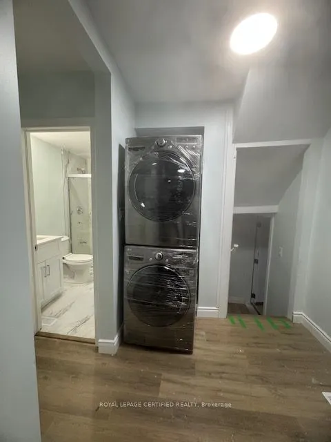 194 Samuels Street, #Main Floor