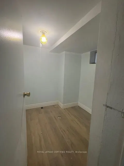 194 Samuels Street, #Main Floor