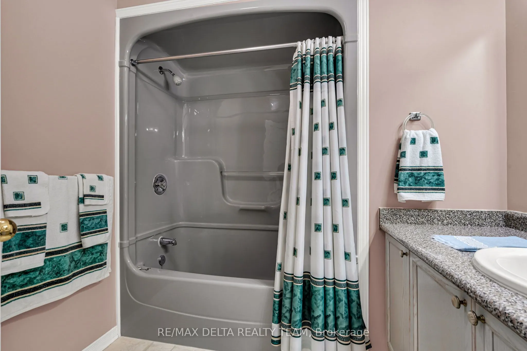 6565 DES CHOUETTES Lane