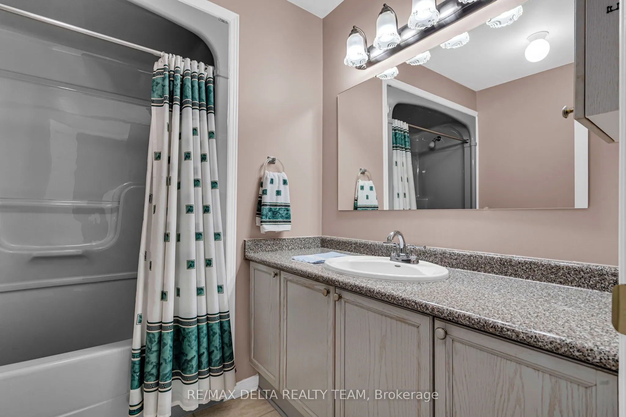 6565 DES CHOUETTES Lane