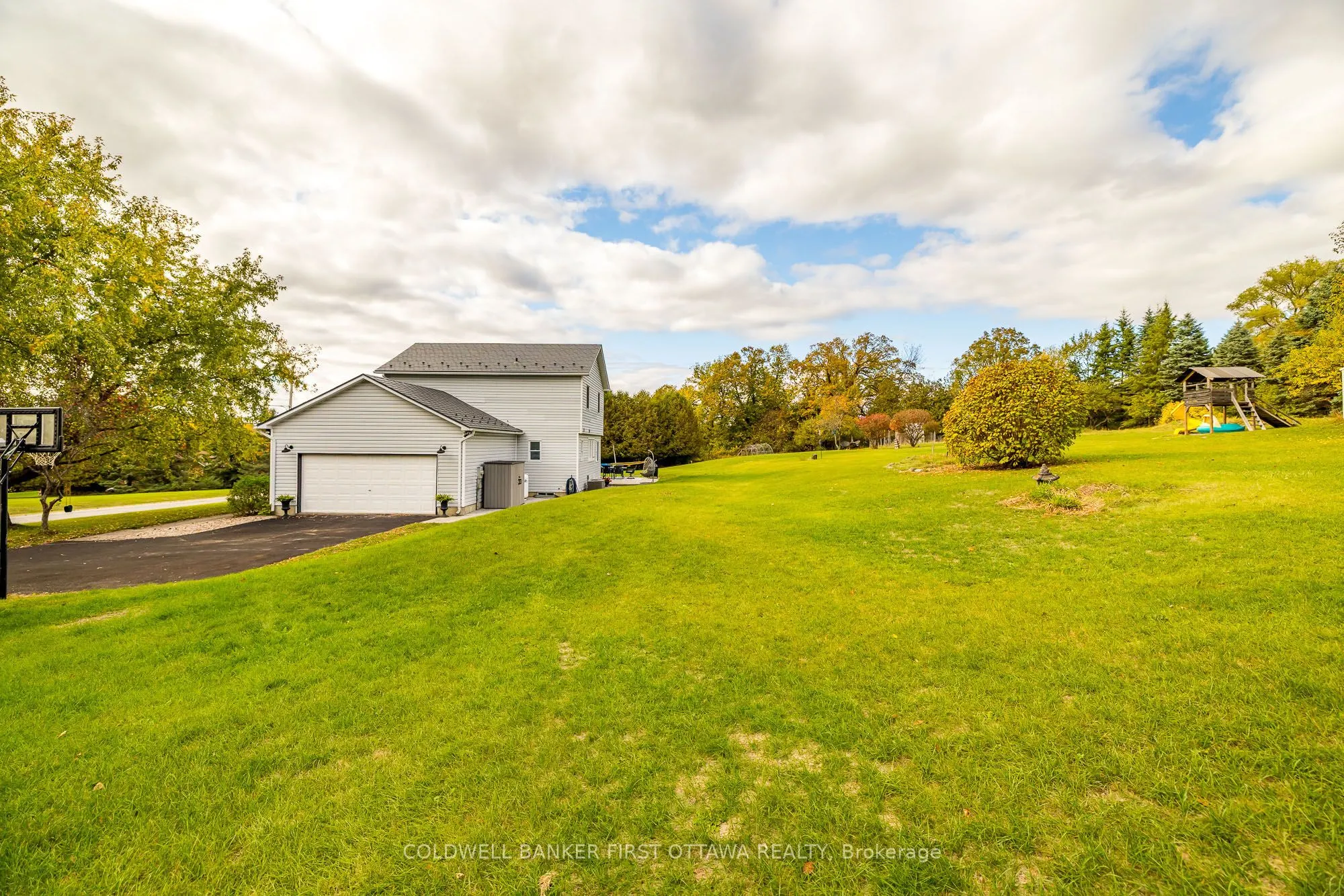 100 MANION HEIGHTS Crescent