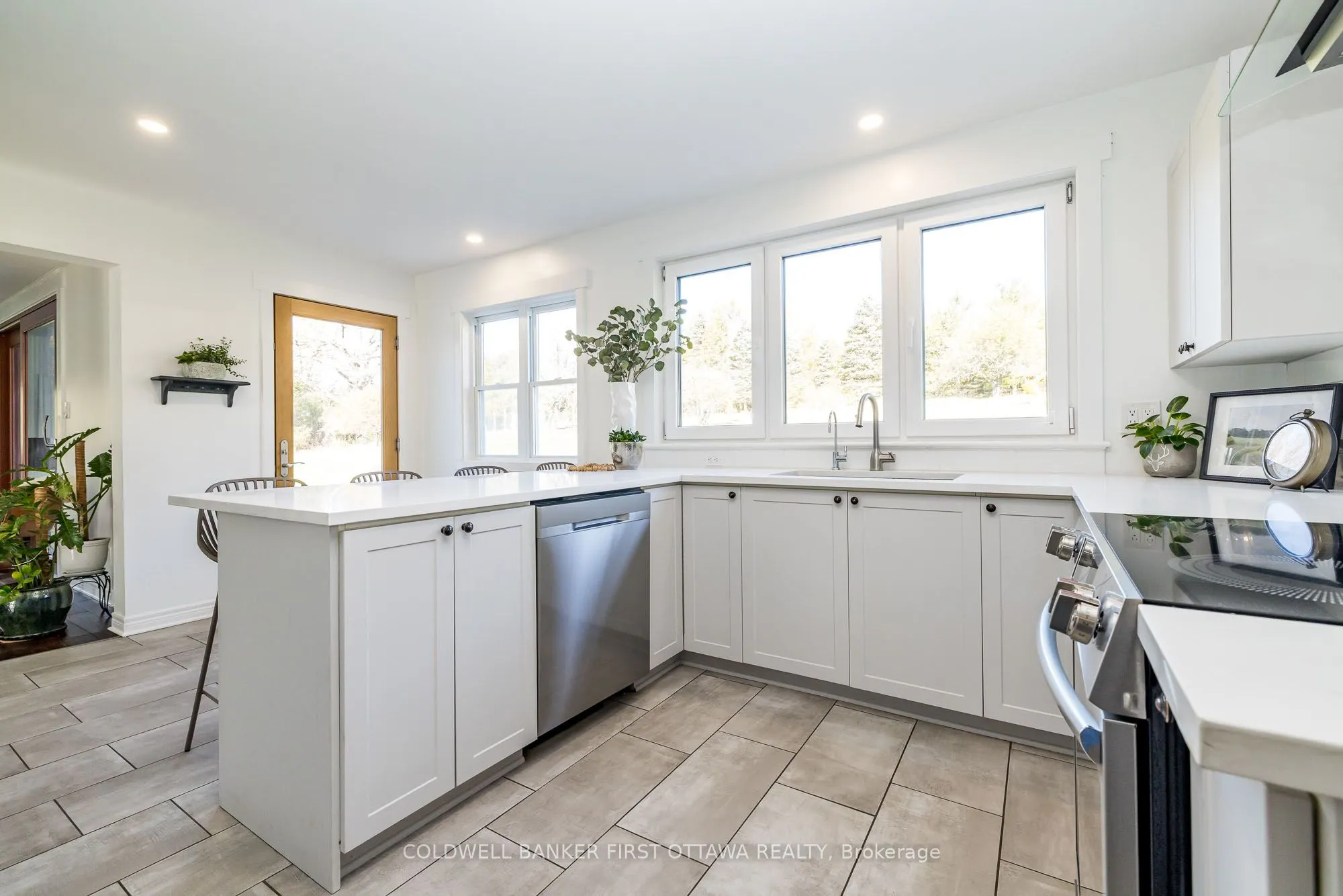 100 MANION HEIGHTS Crescent