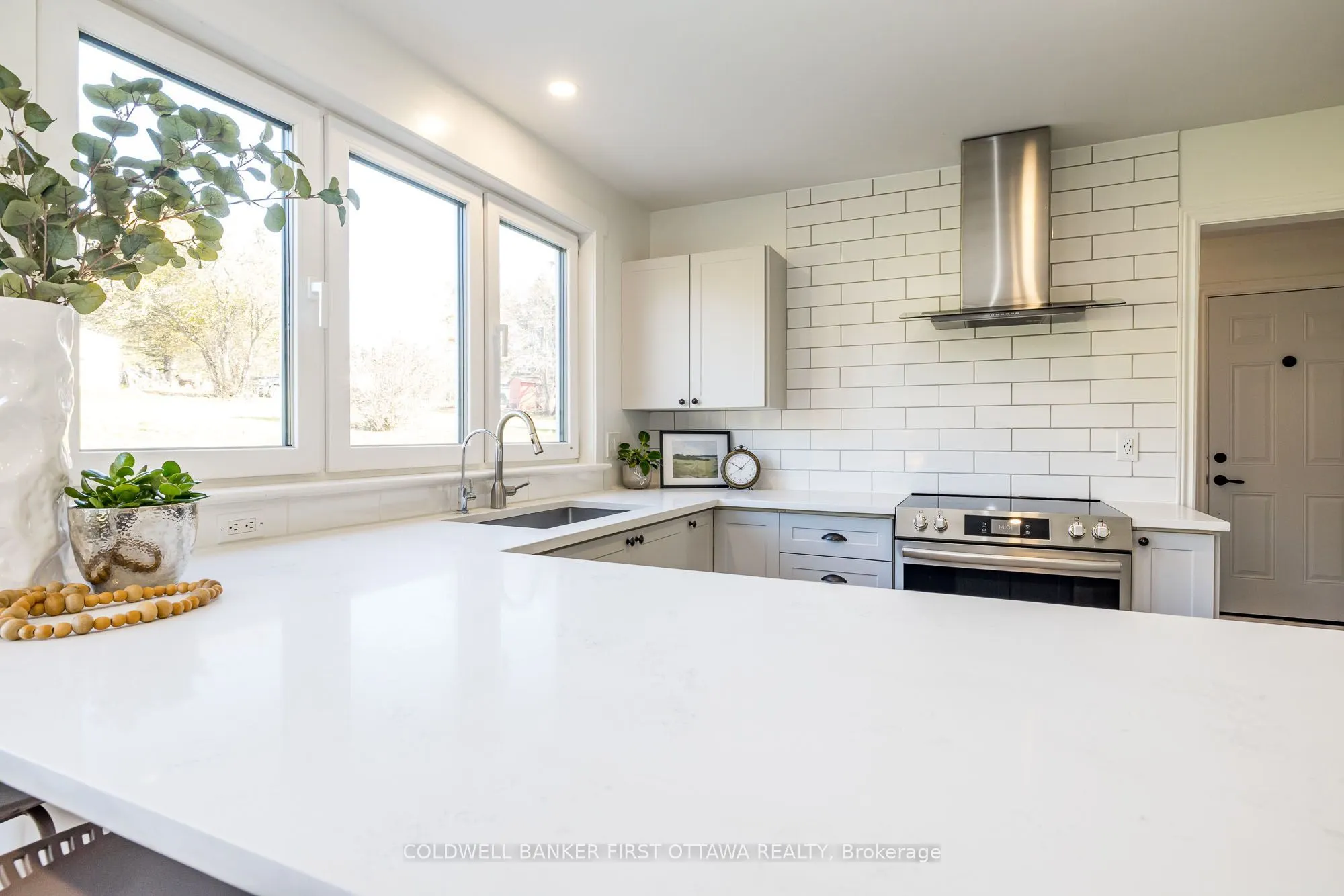 100 MANION HEIGHTS Crescent