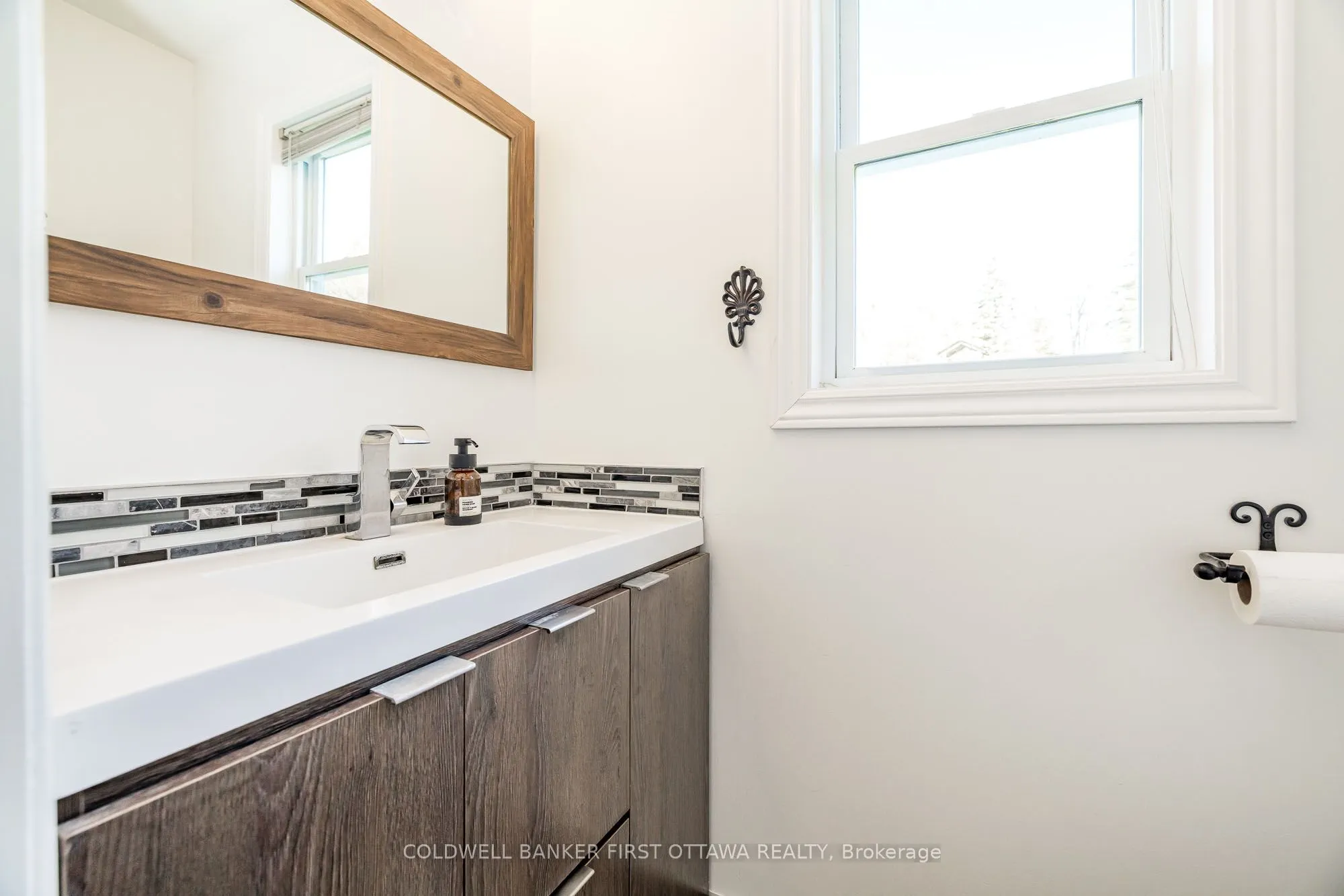 100 MANION HEIGHTS Crescent