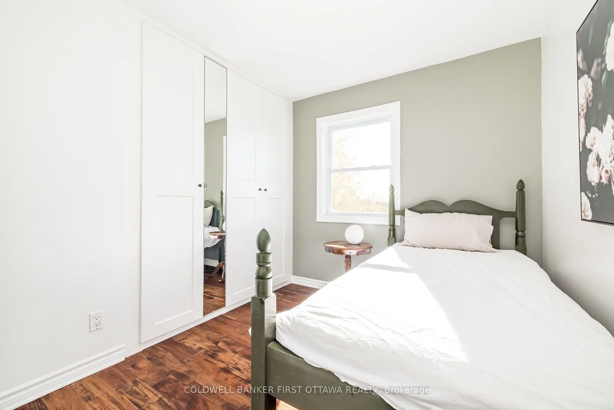 100 MANION HEIGHTS Crescent