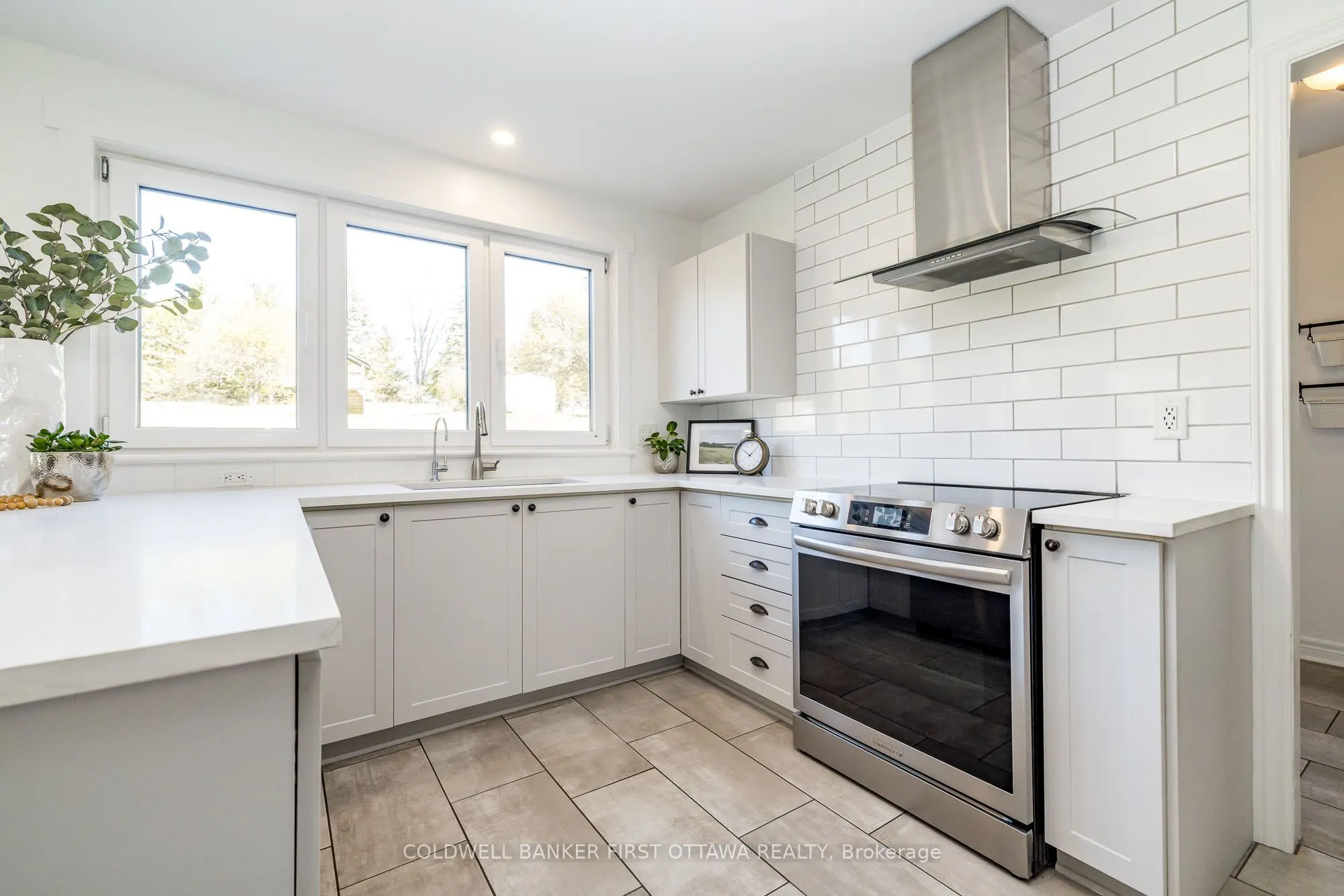 100 MANION HEIGHTS Crescent