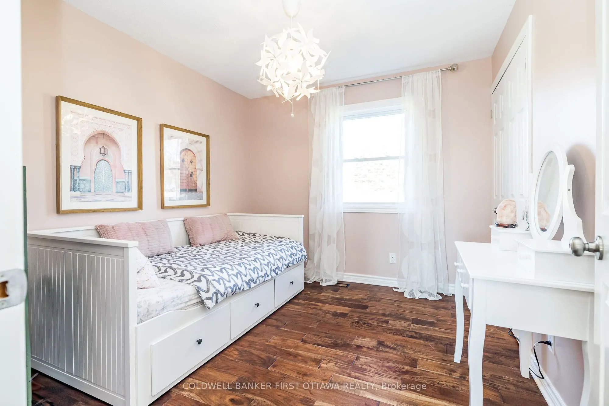 100 MANION HEIGHTS Crescent