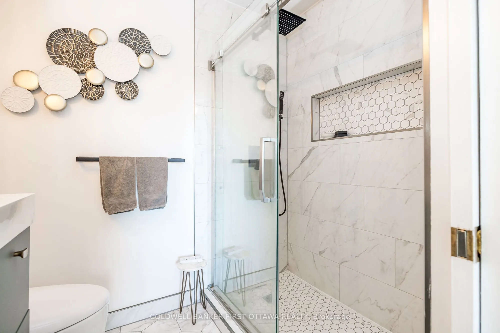 100 MANION HEIGHTS Crescent