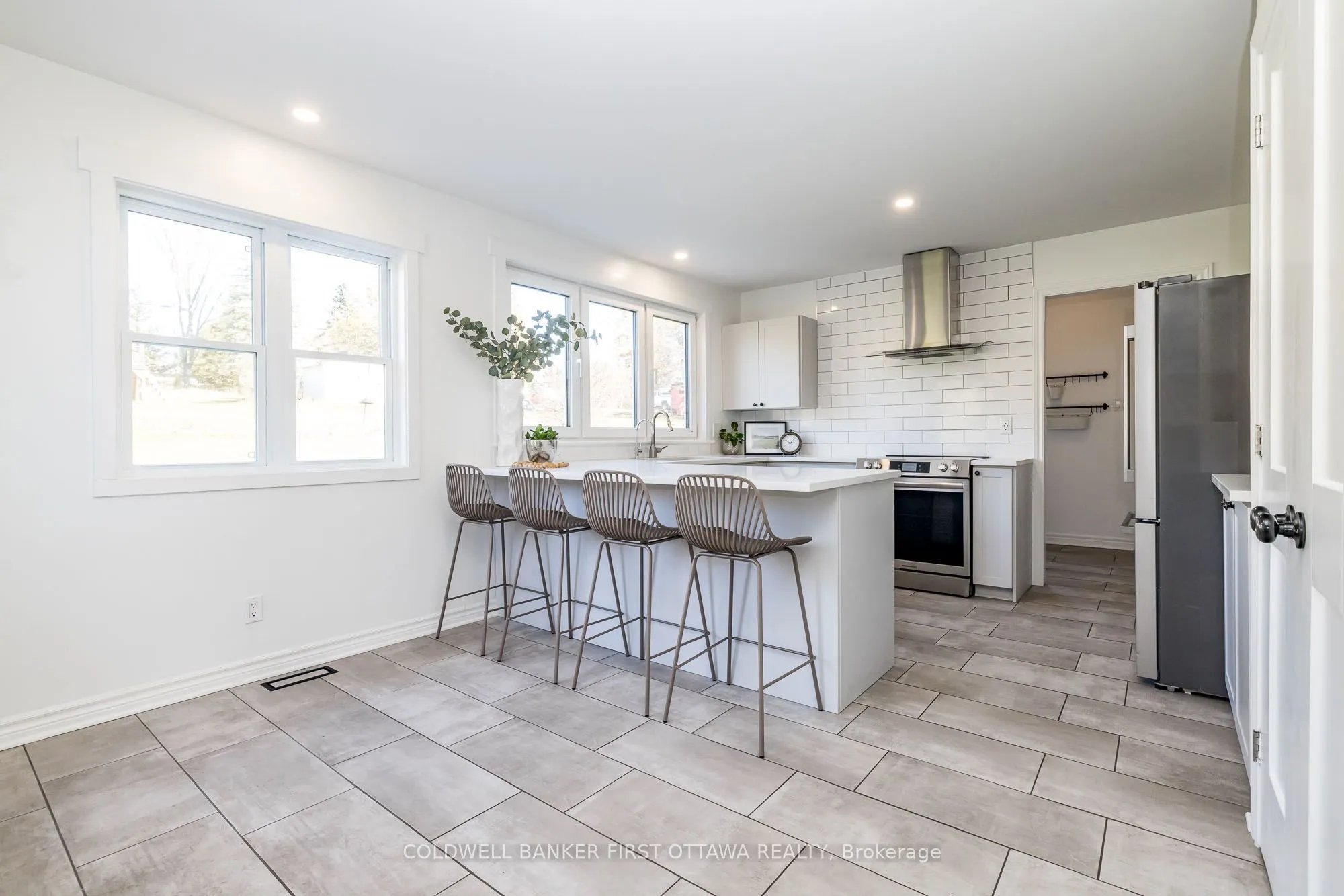 100 MANION HEIGHTS Crescent