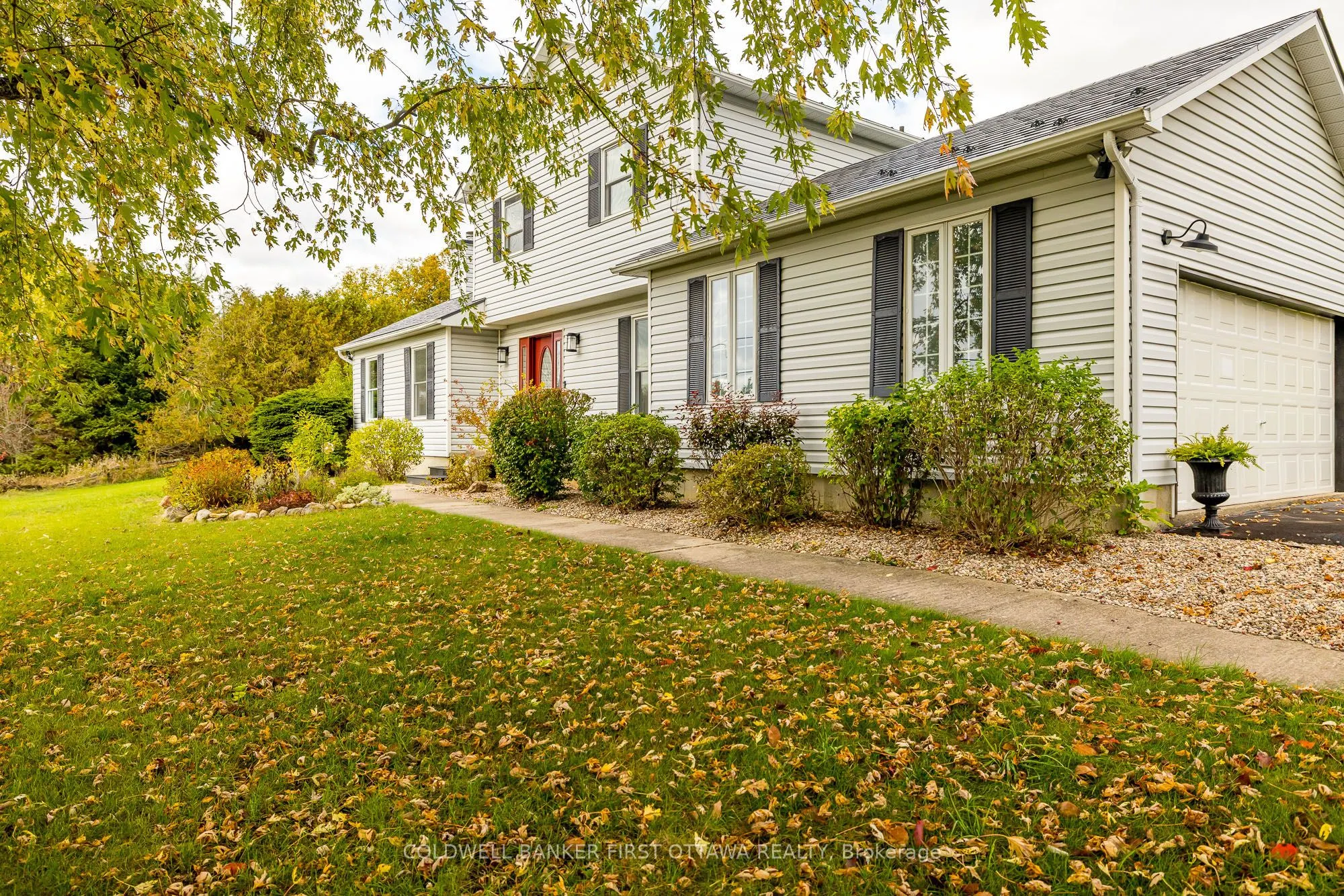 100 MANION HEIGHTS Crescent