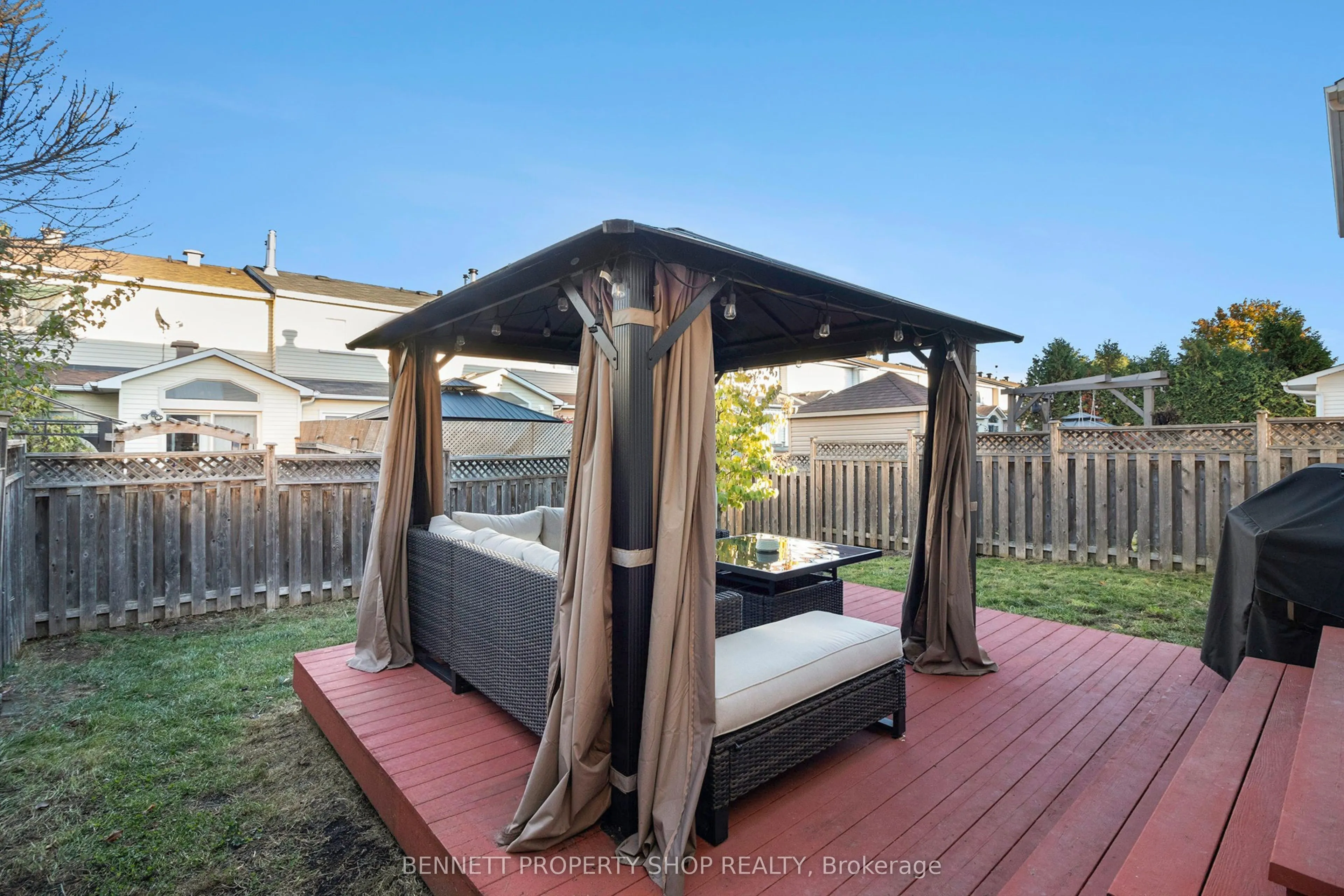 1865 Leclair Crescent