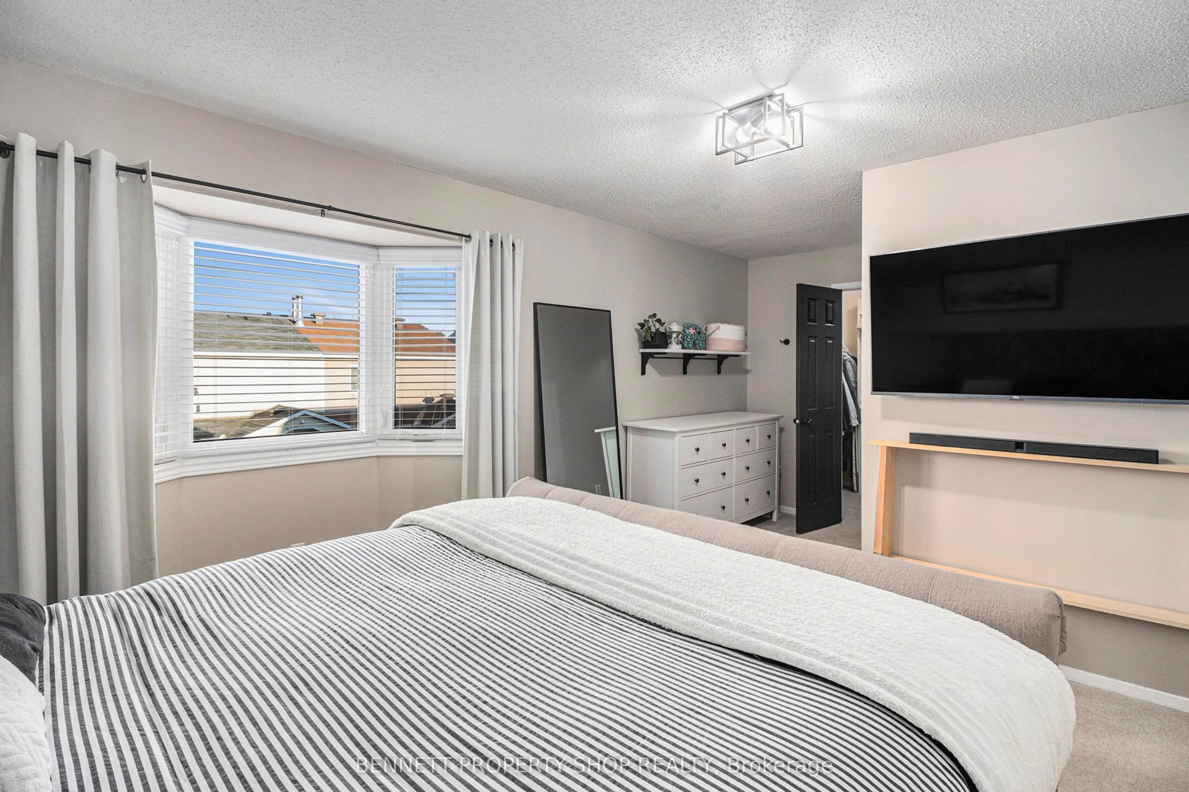 1865 Leclair Crescent