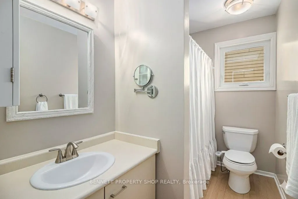 1865 Leclair Crescent