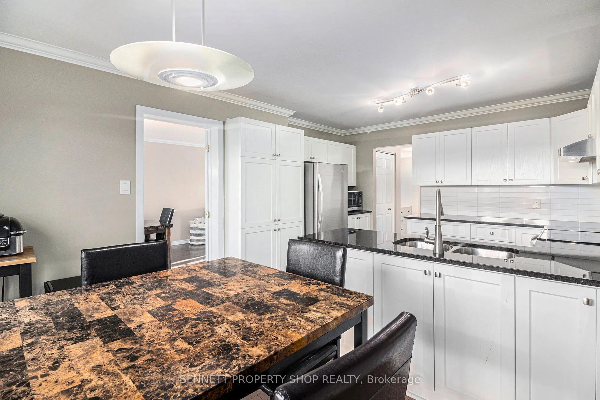 1865 Leclair Crescent