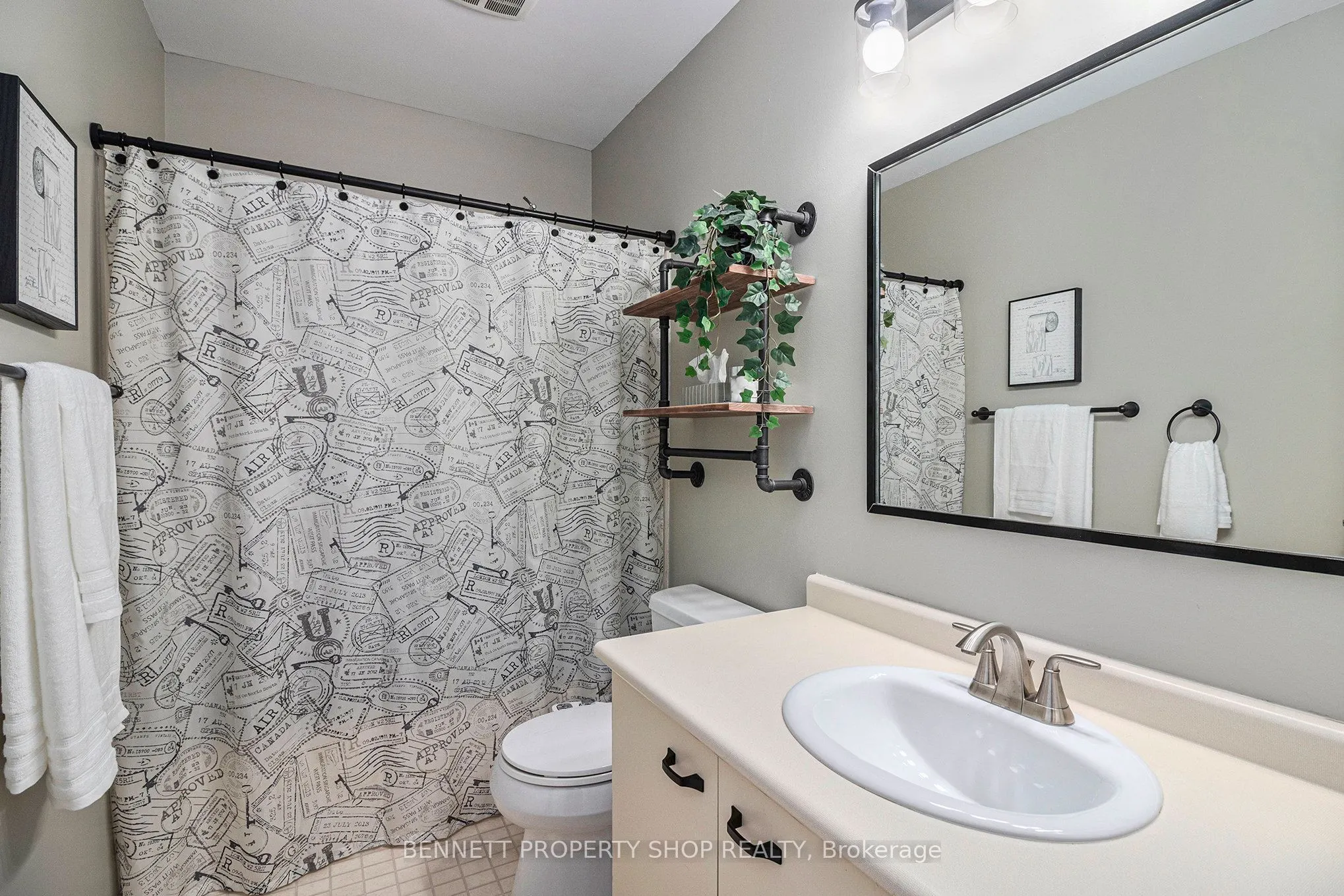 1865 Leclair Crescent