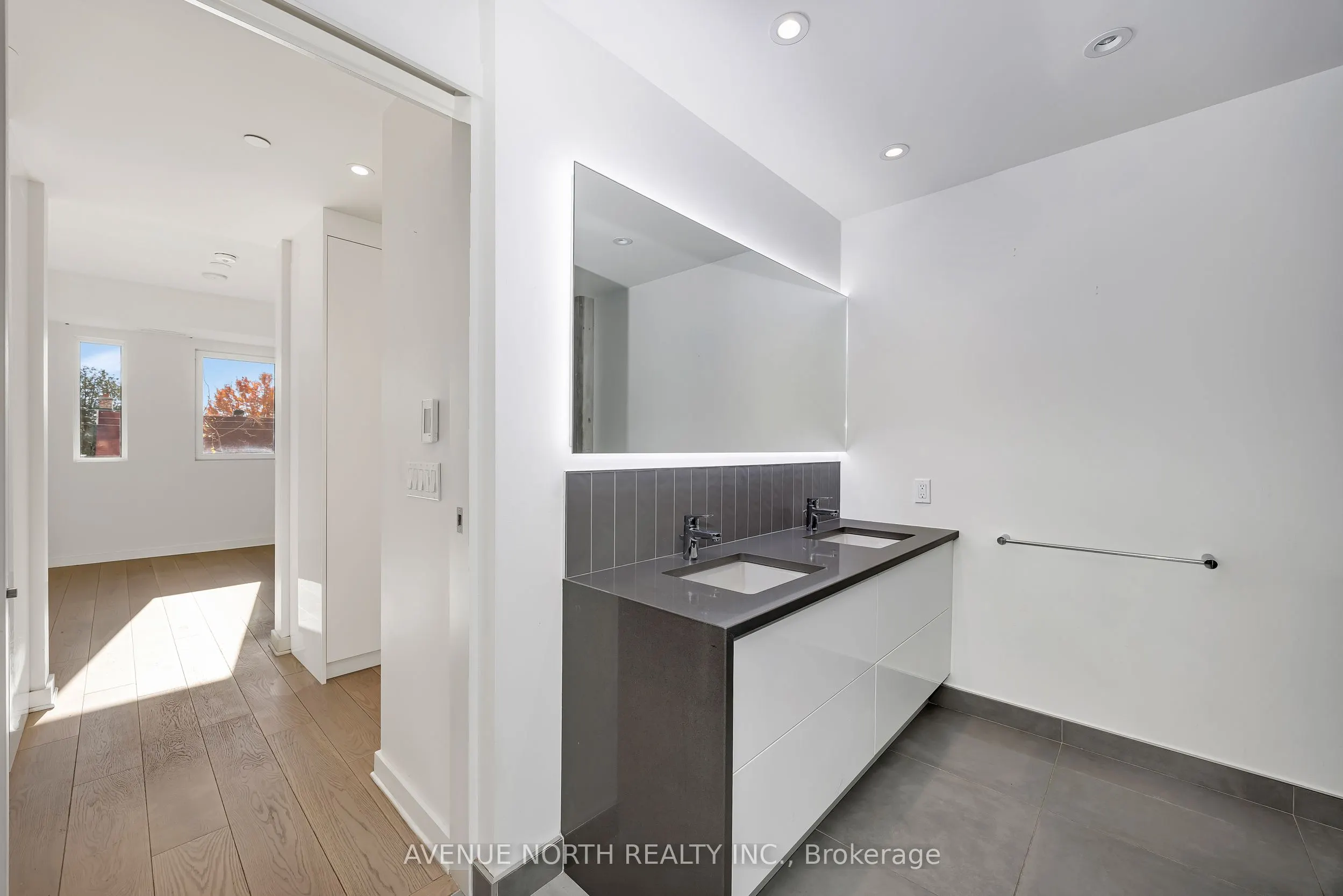 135 Barrette Street, #101