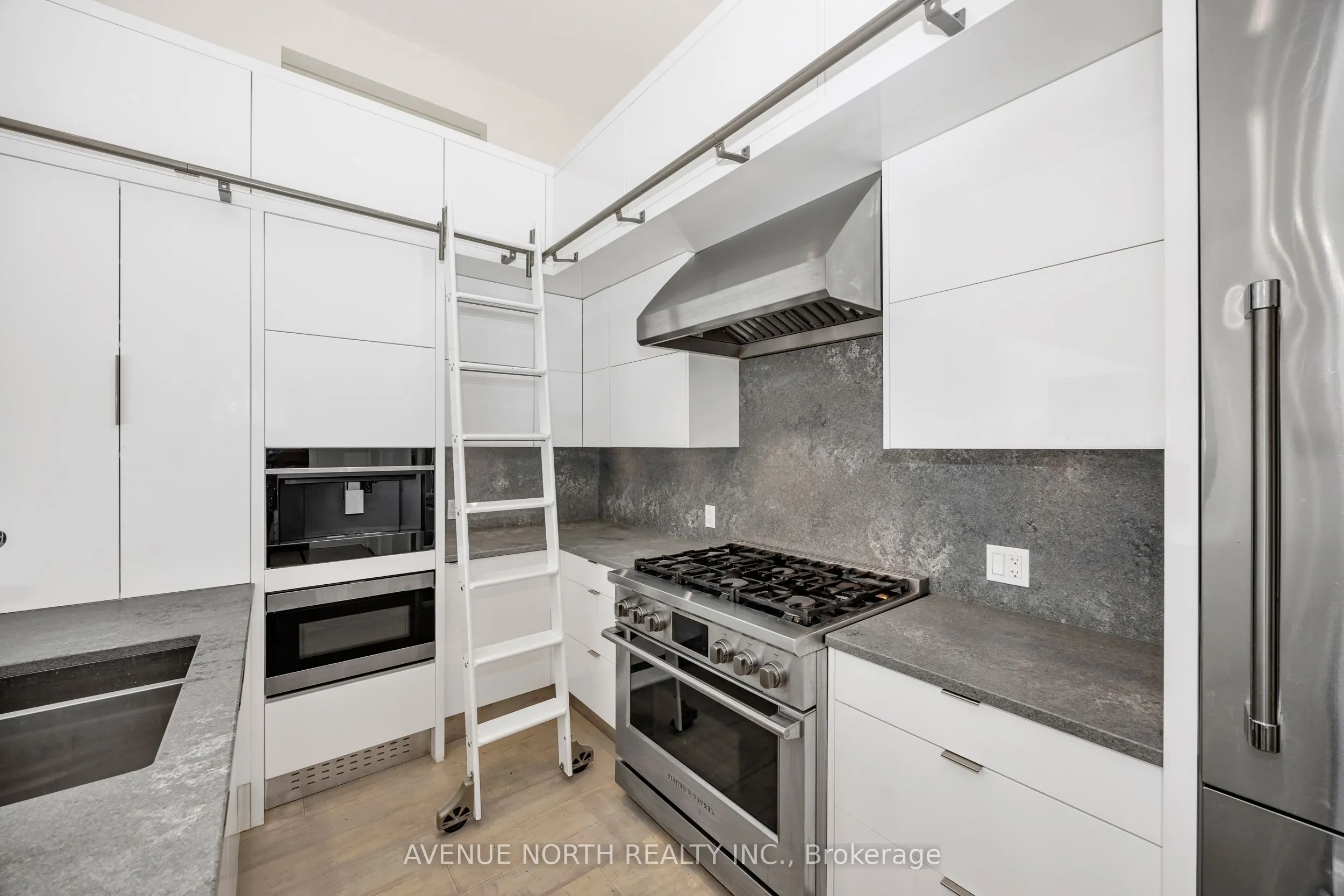 135 Barrette Street, #101