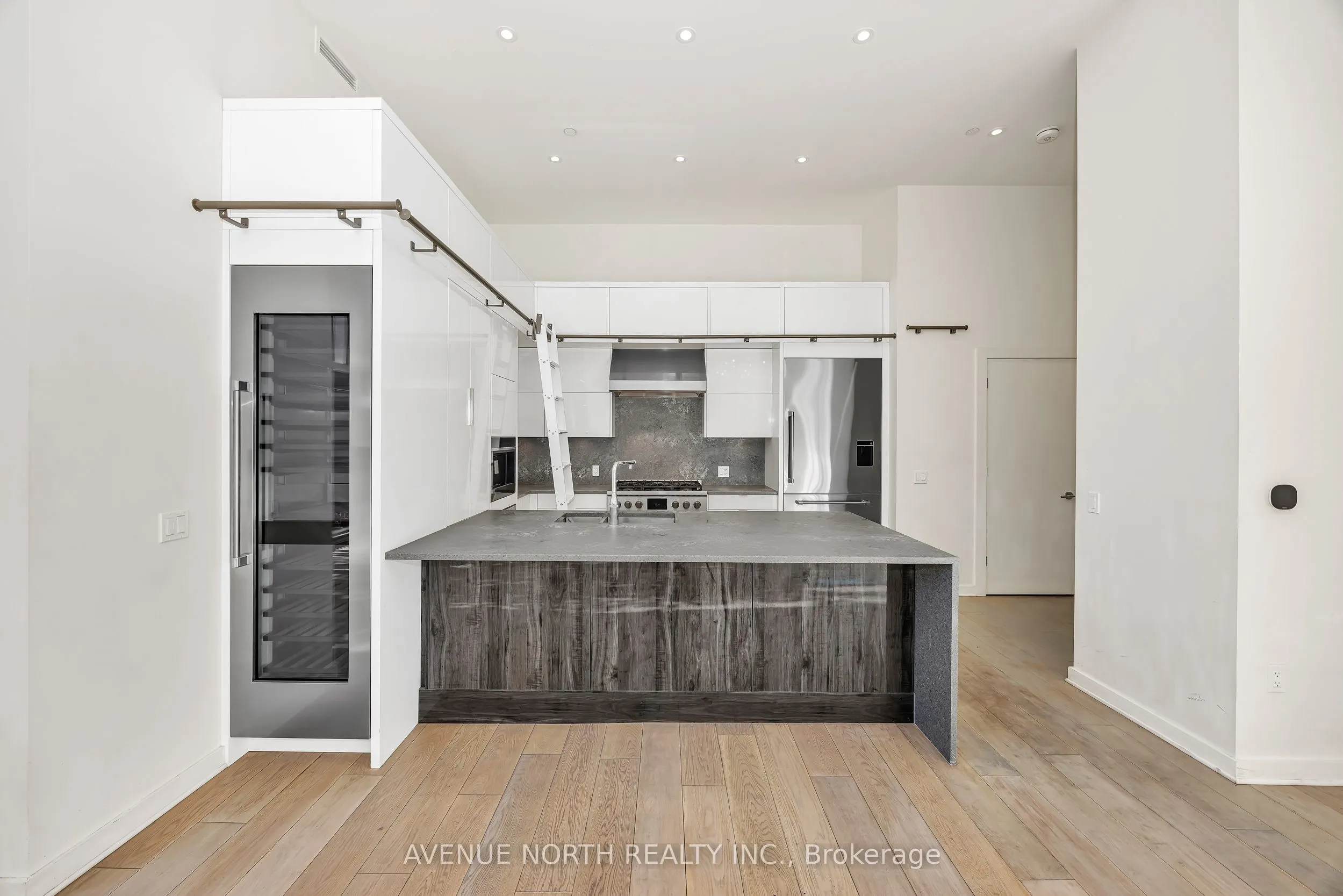 135 Barrette Street, #101