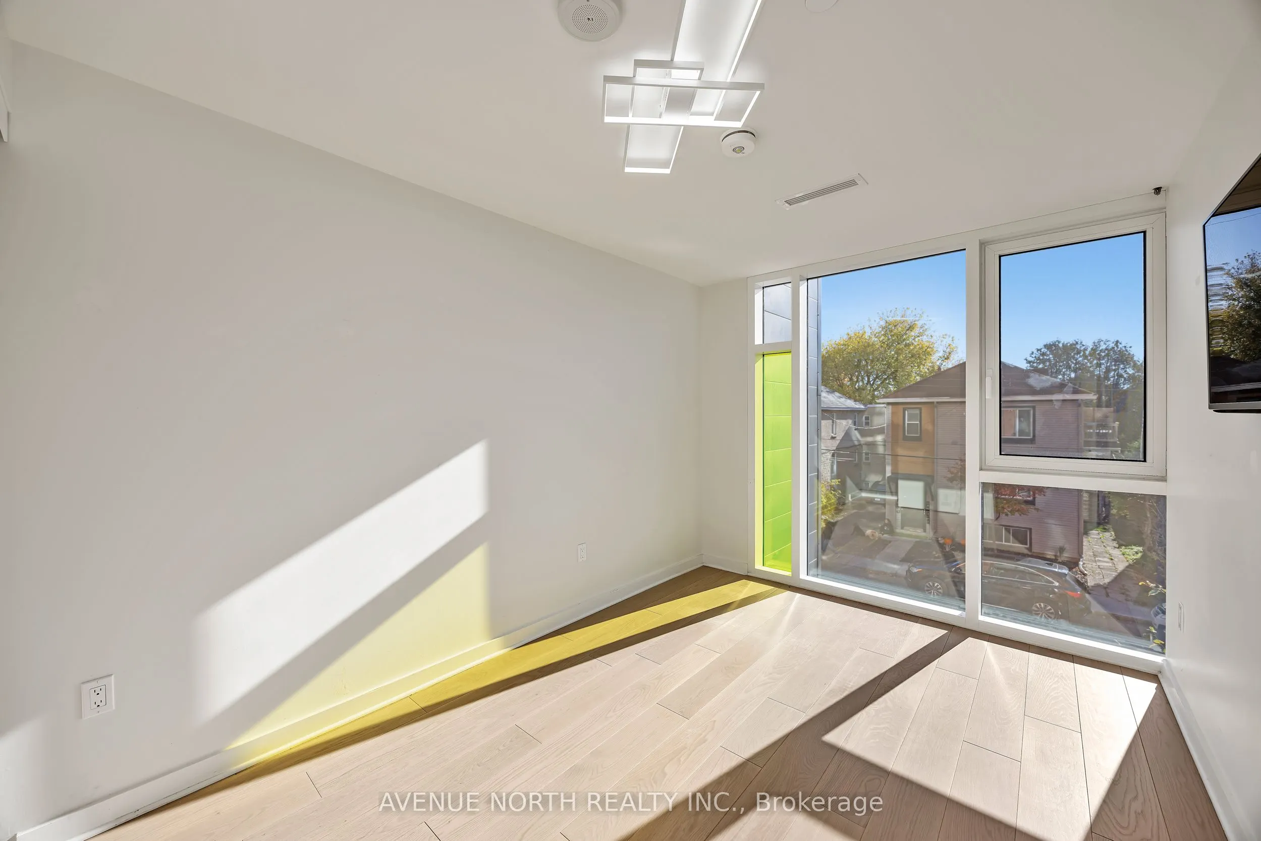 135 Barrette Street, #101