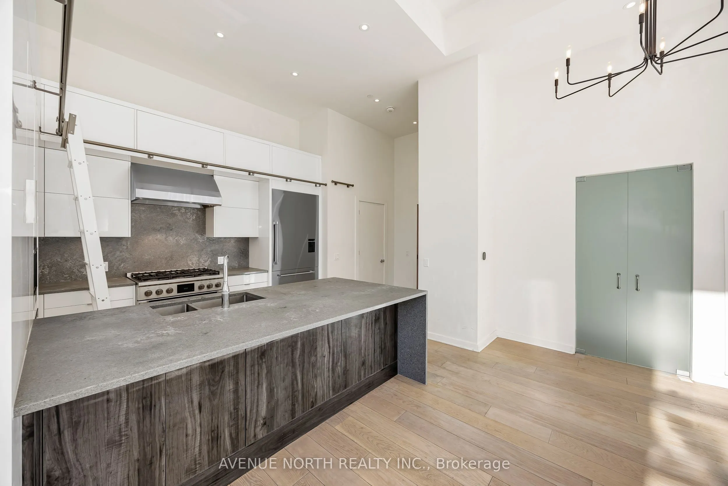 135 Barrette Street, #101