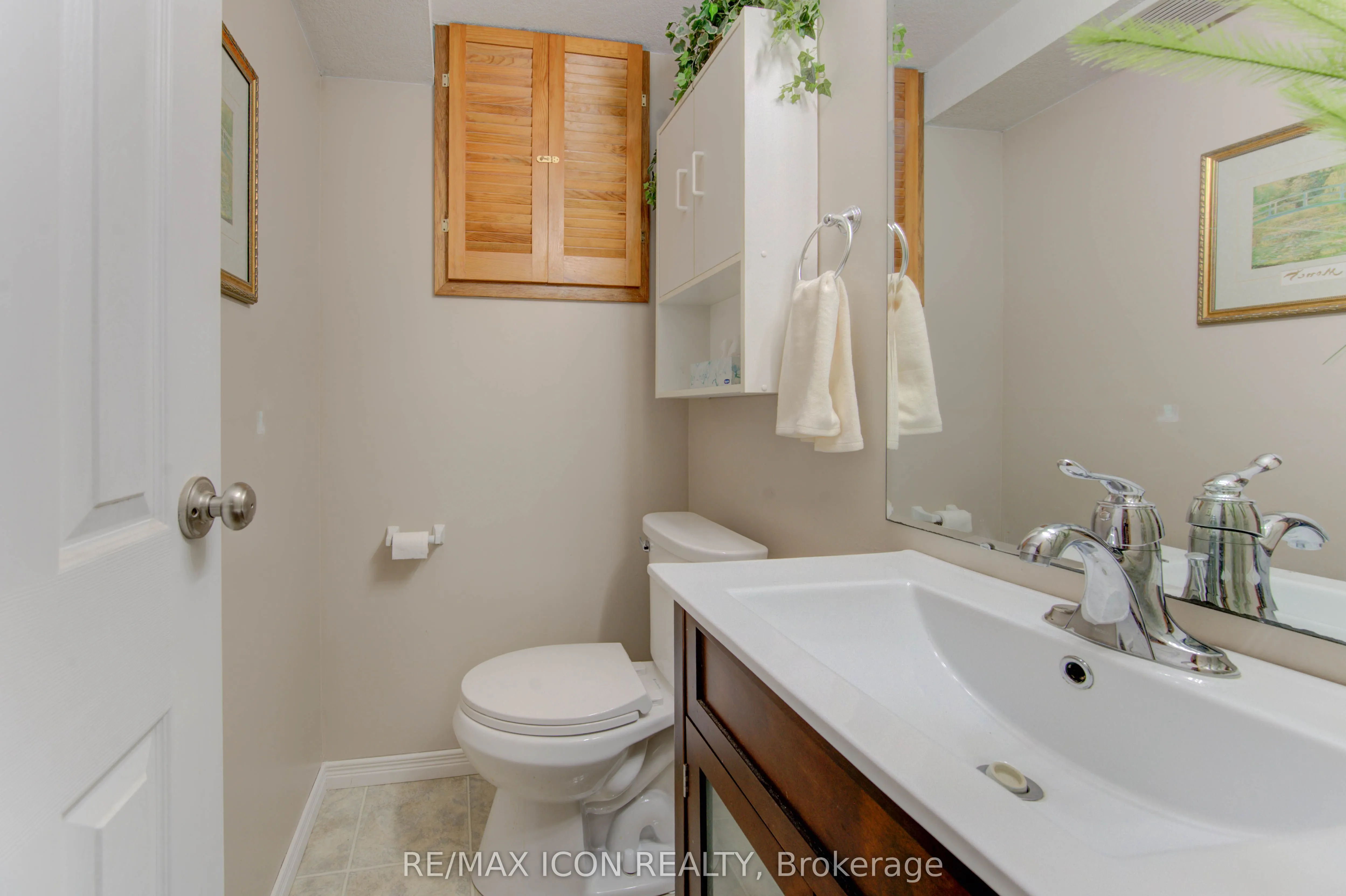 55 GRACEFIELD Crescent