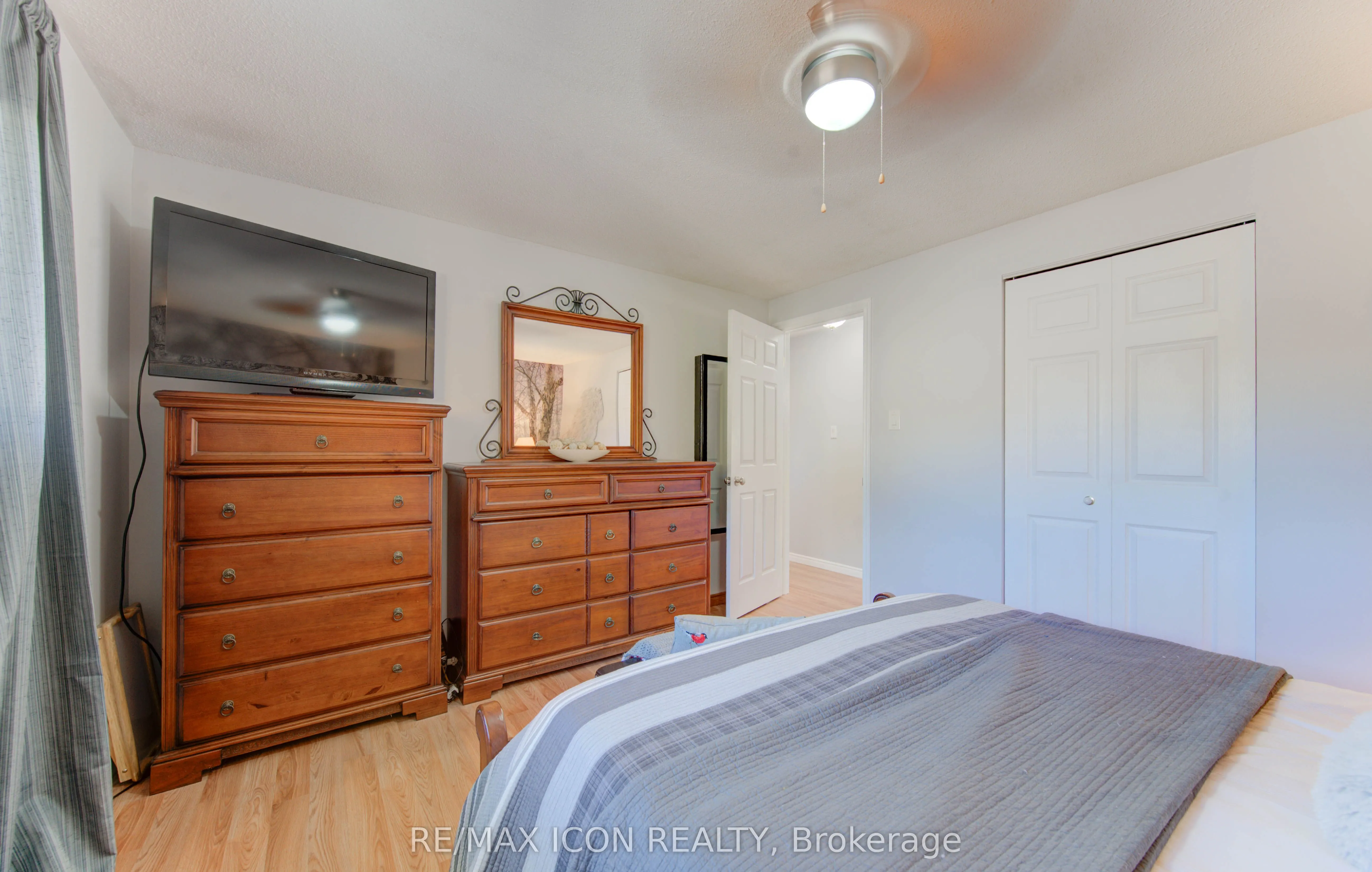 55 GRACEFIELD Crescent