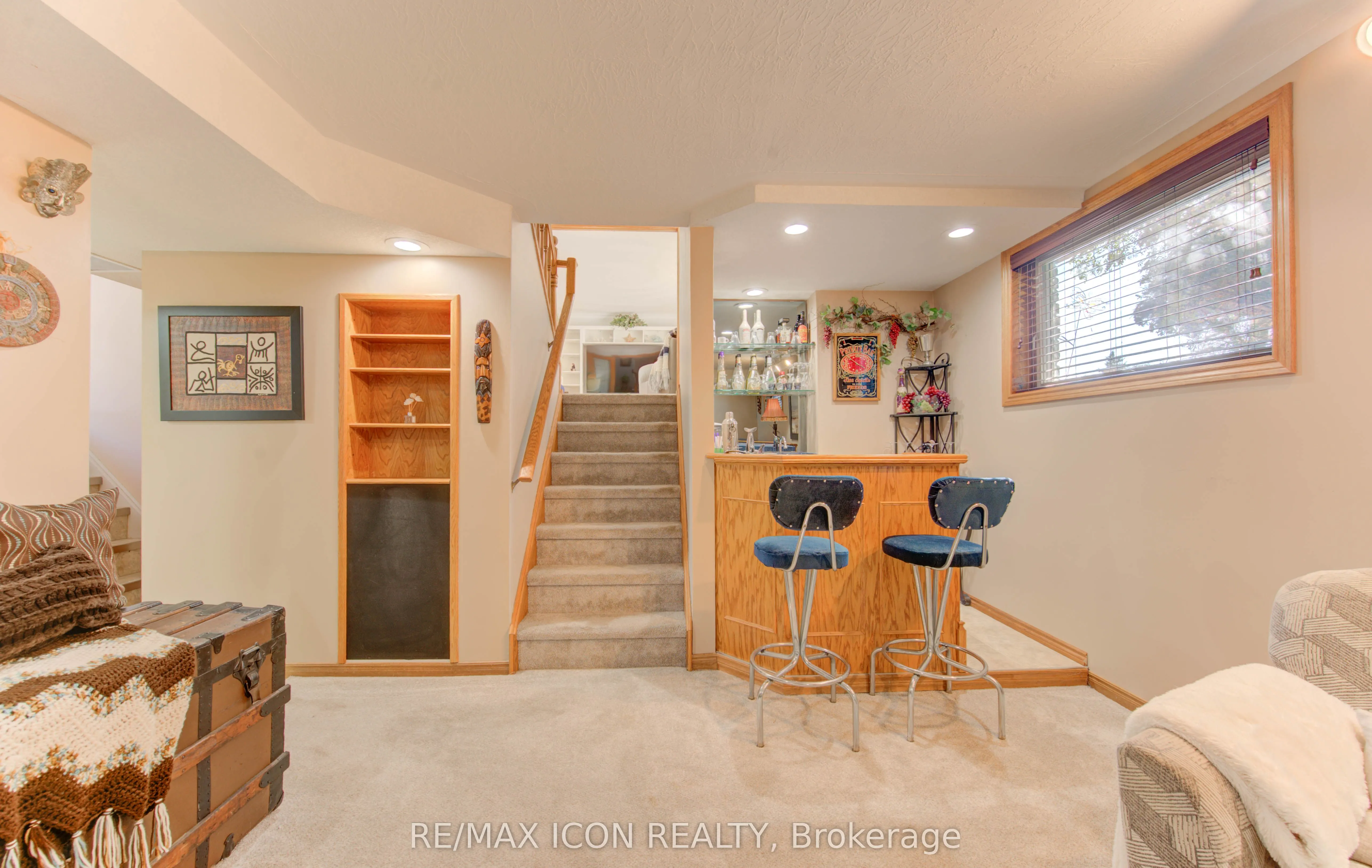 55 GRACEFIELD Crescent