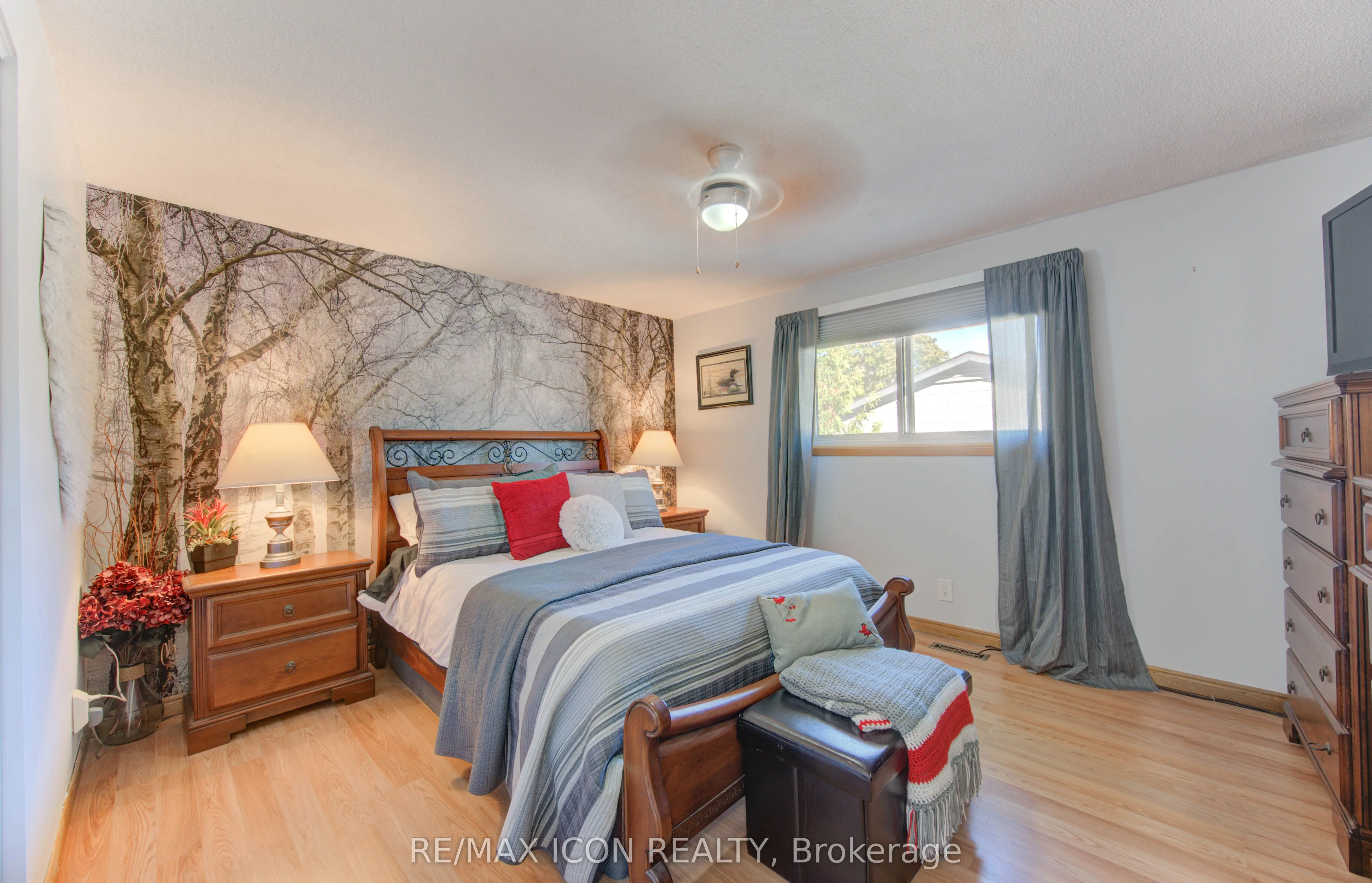 55 GRACEFIELD Crescent