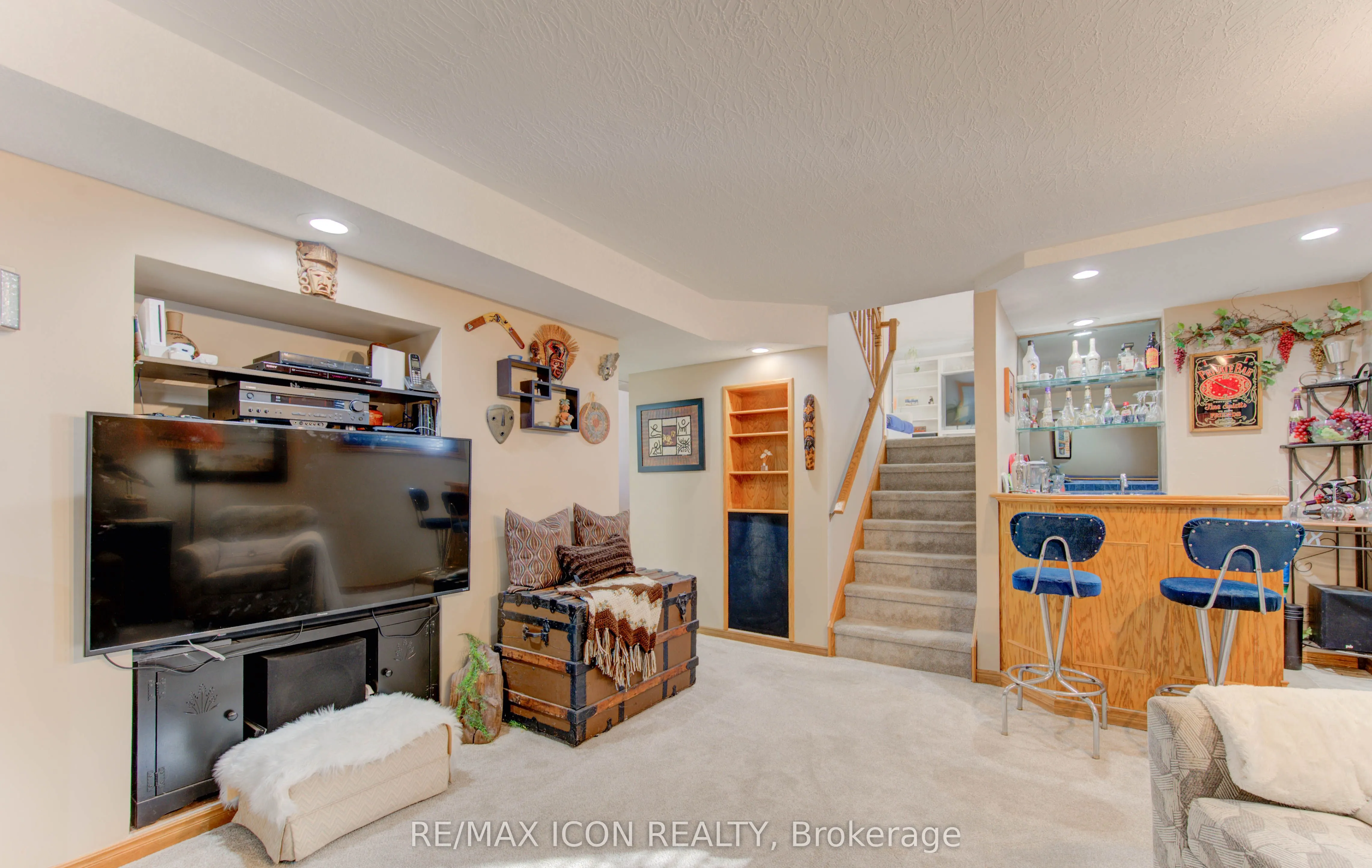 55 GRACEFIELD Crescent