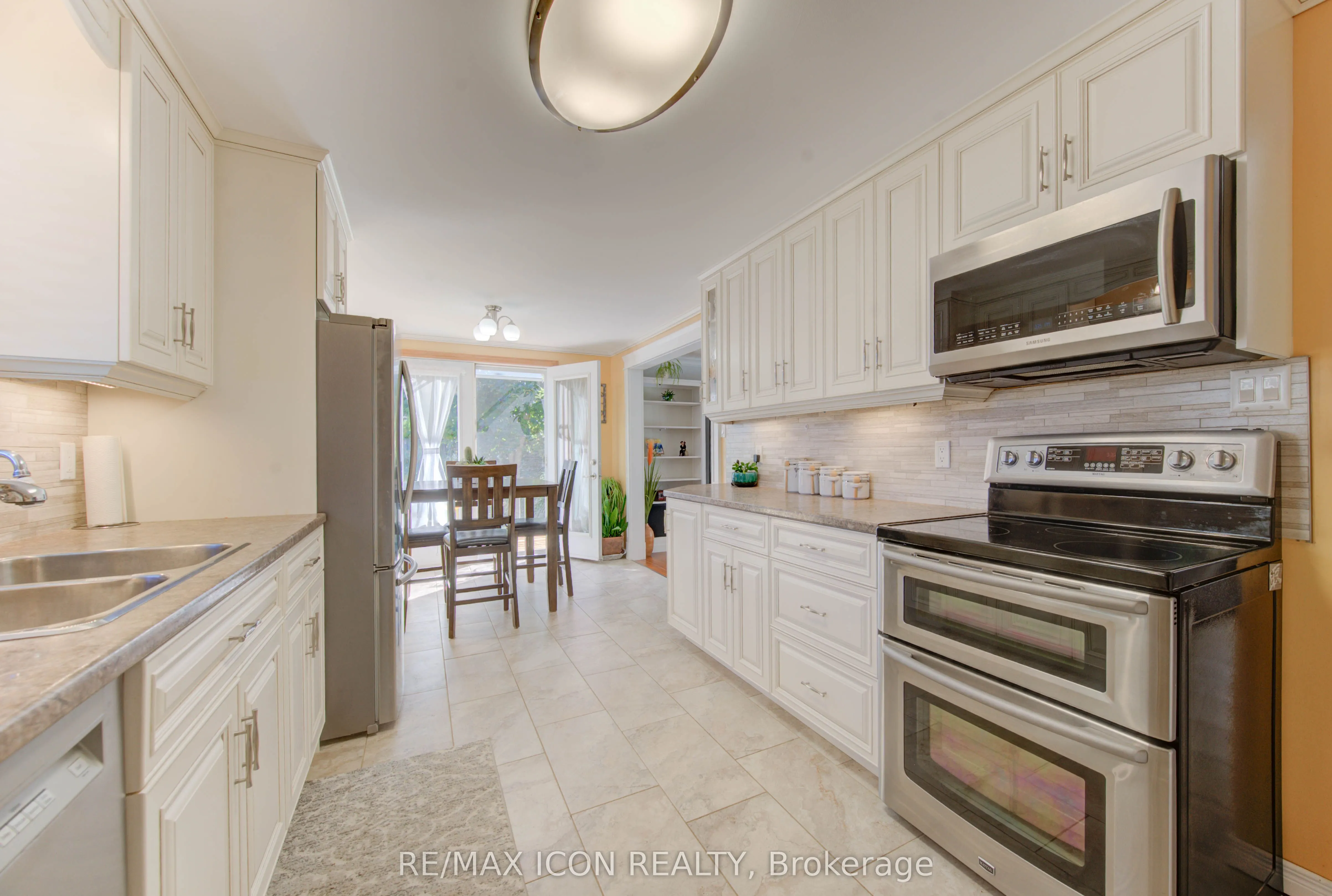 55 GRACEFIELD Crescent