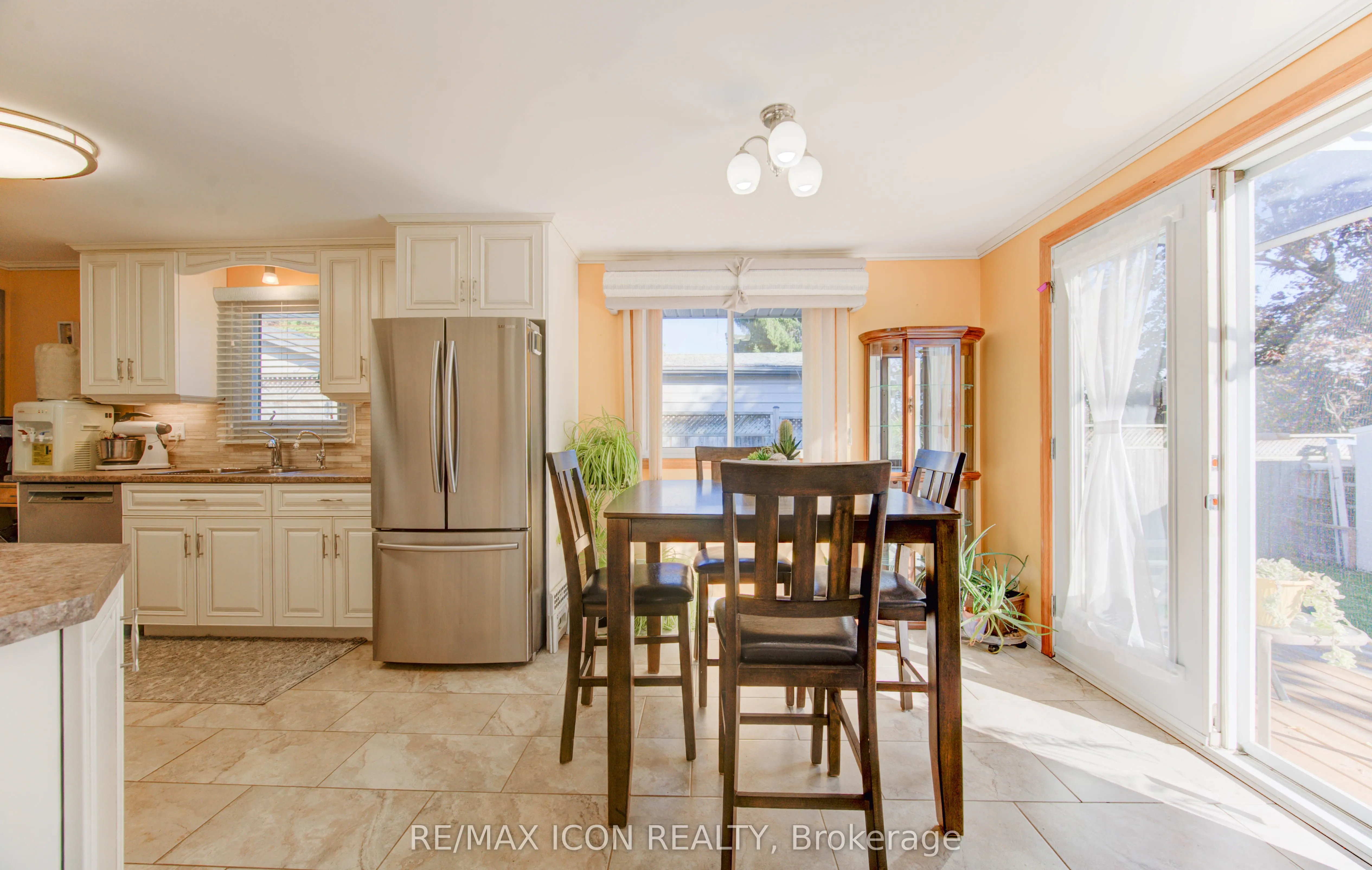 55 GRACEFIELD Crescent