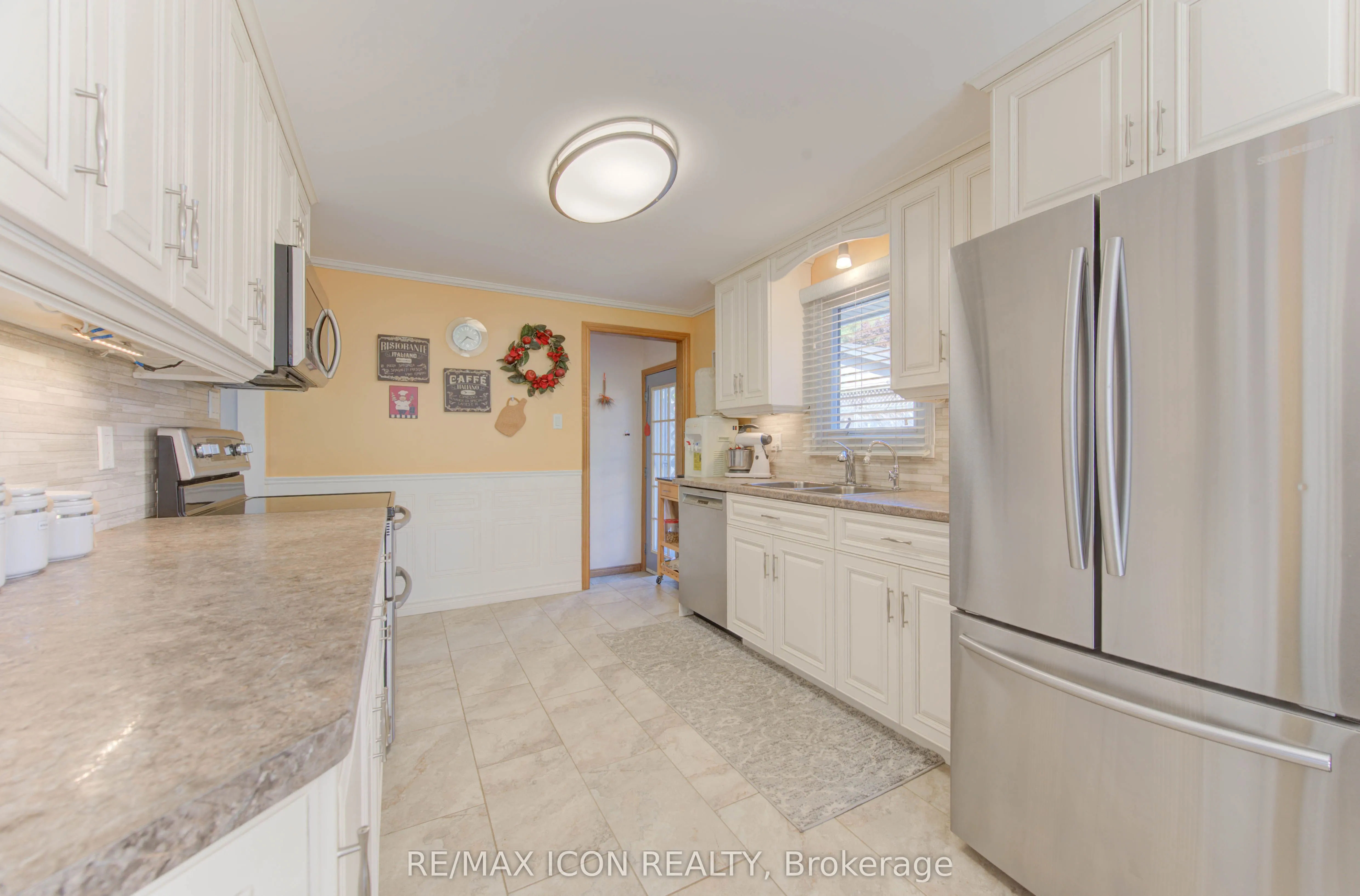 55 GRACEFIELD Crescent