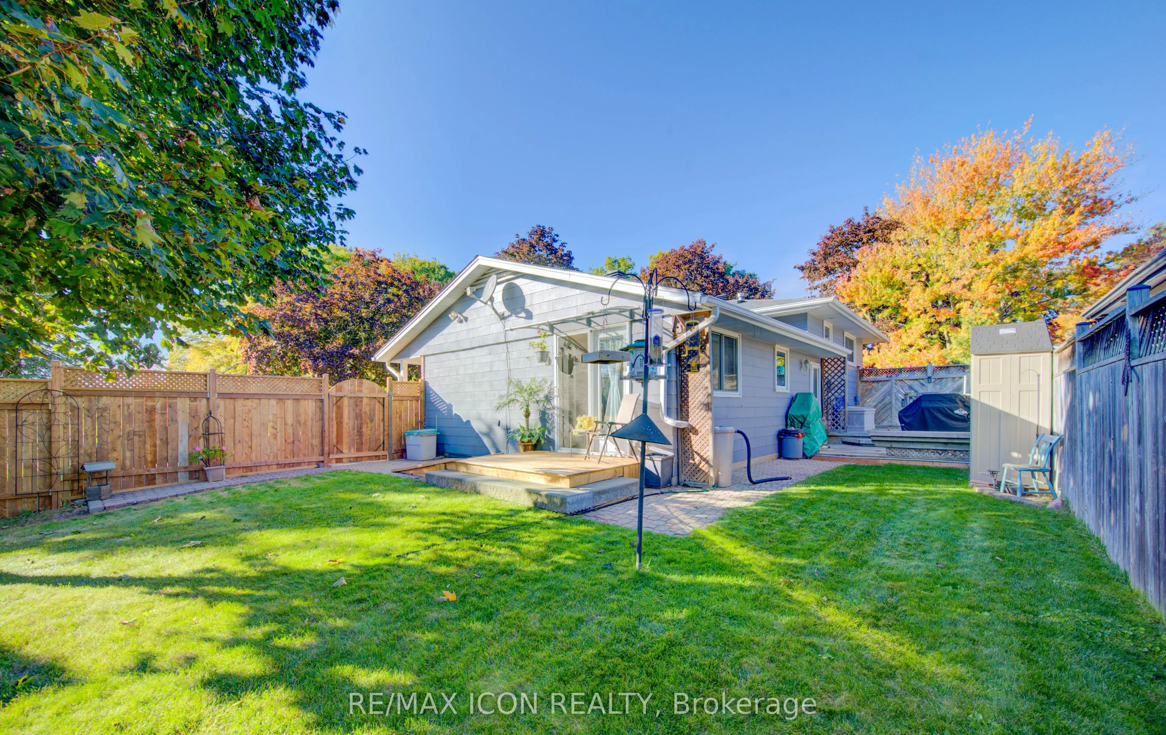 55 GRACEFIELD Crescent