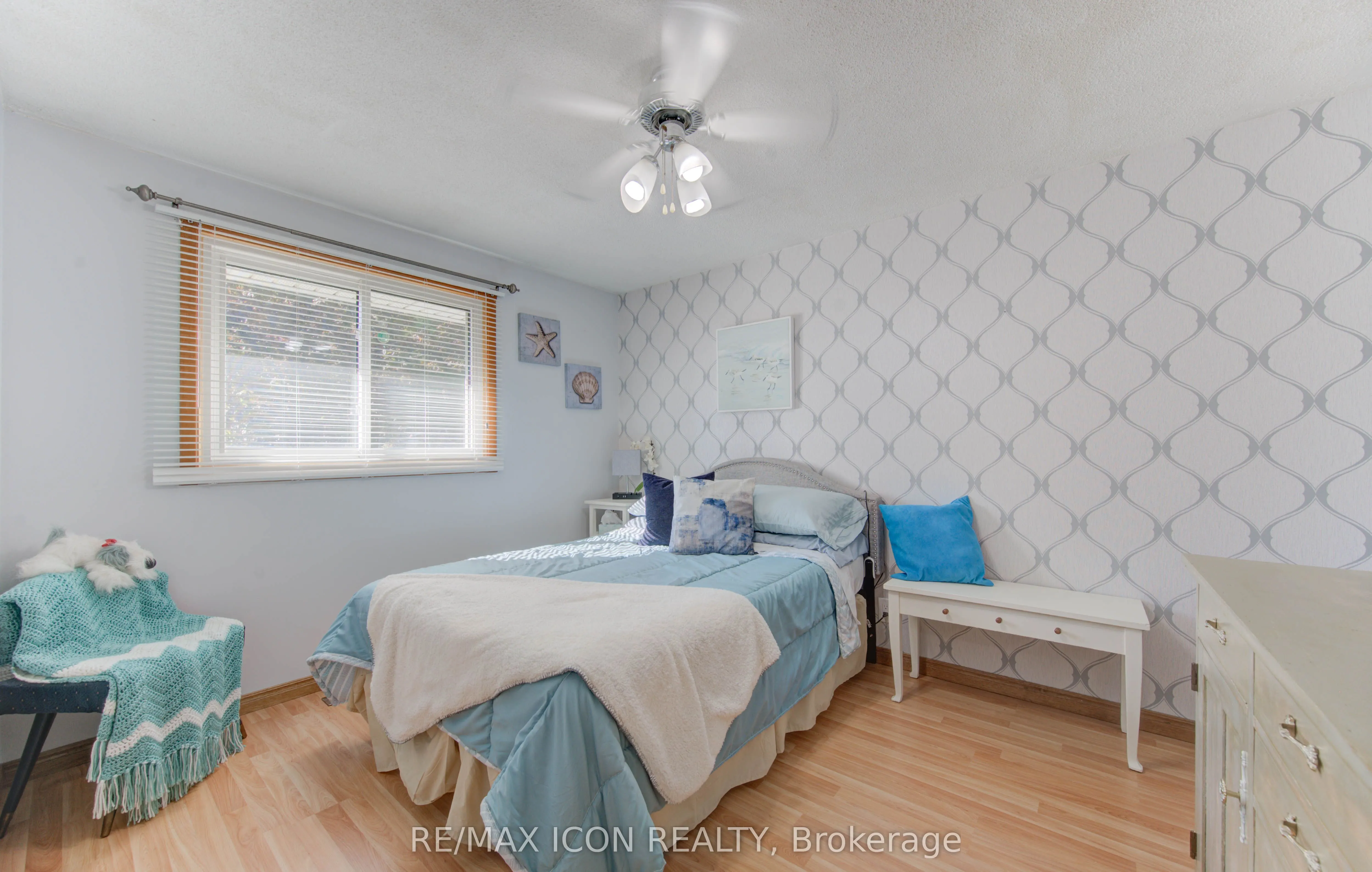 55 GRACEFIELD Crescent