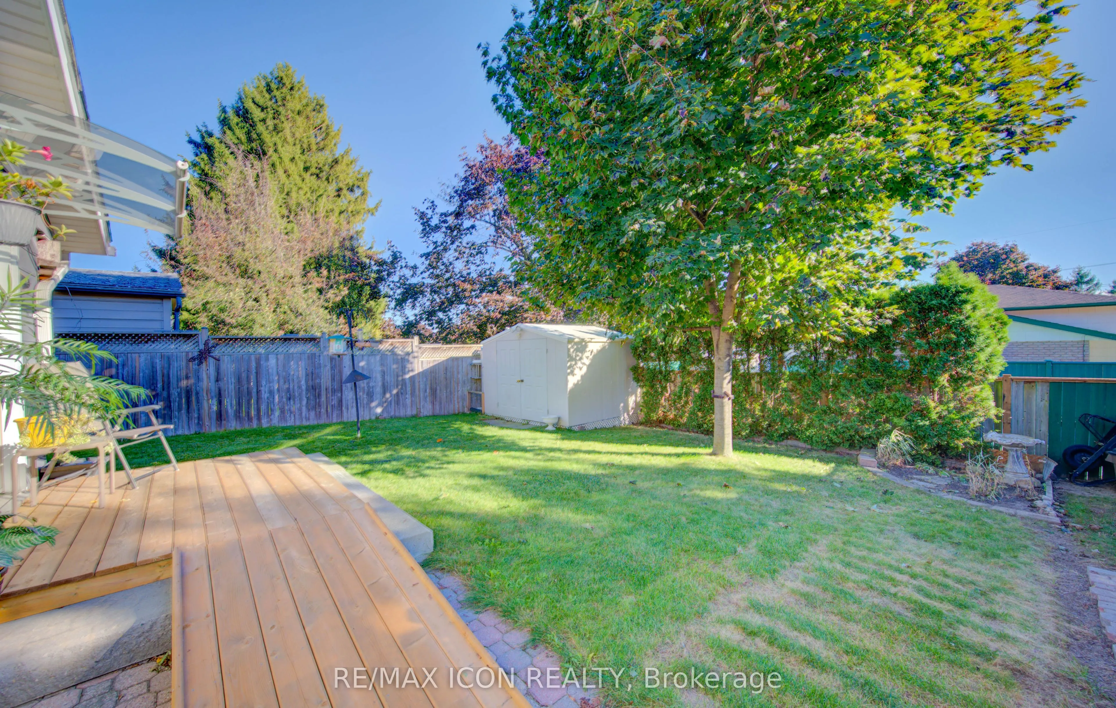 55 GRACEFIELD Crescent