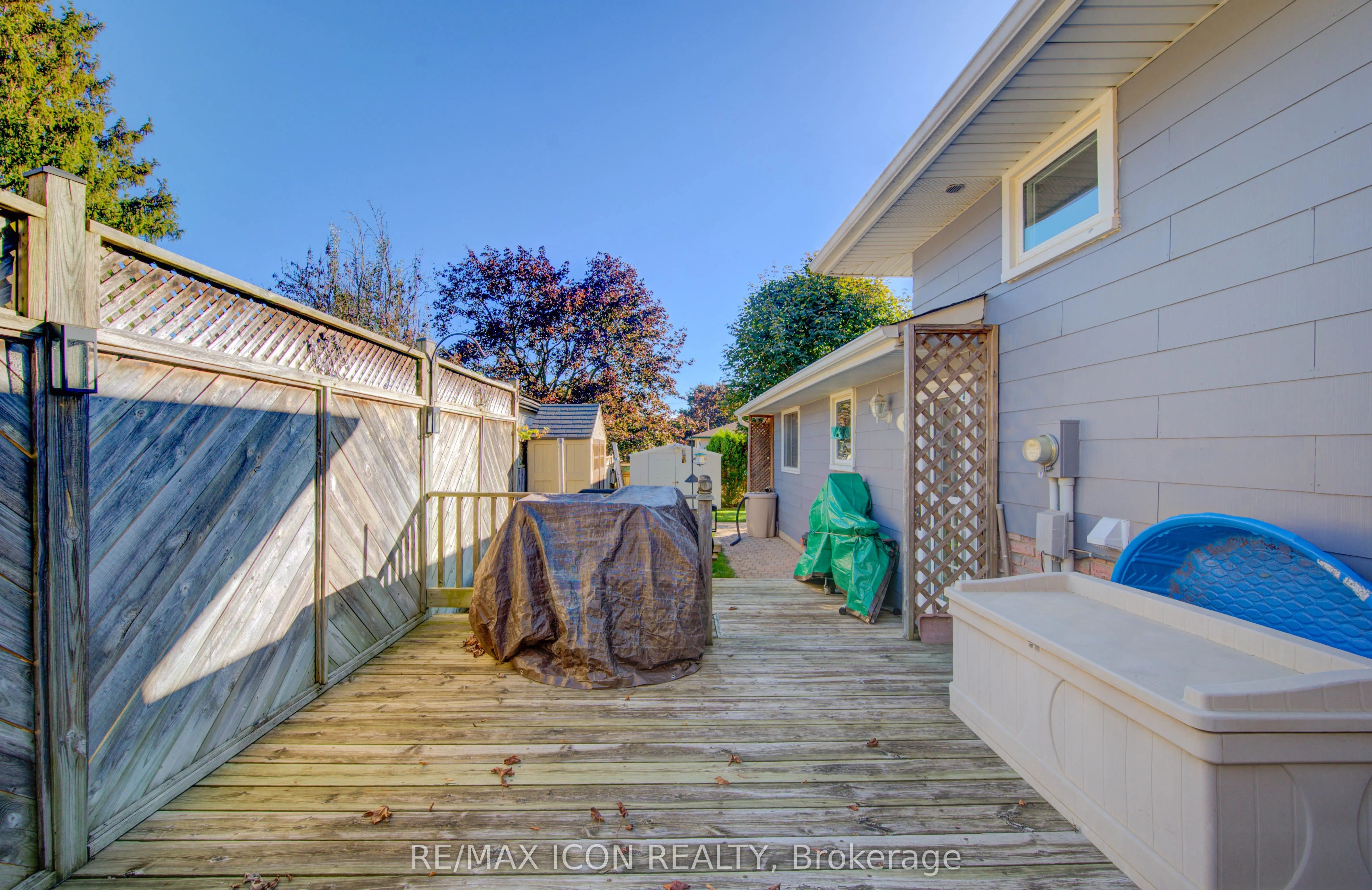 55 GRACEFIELD Crescent