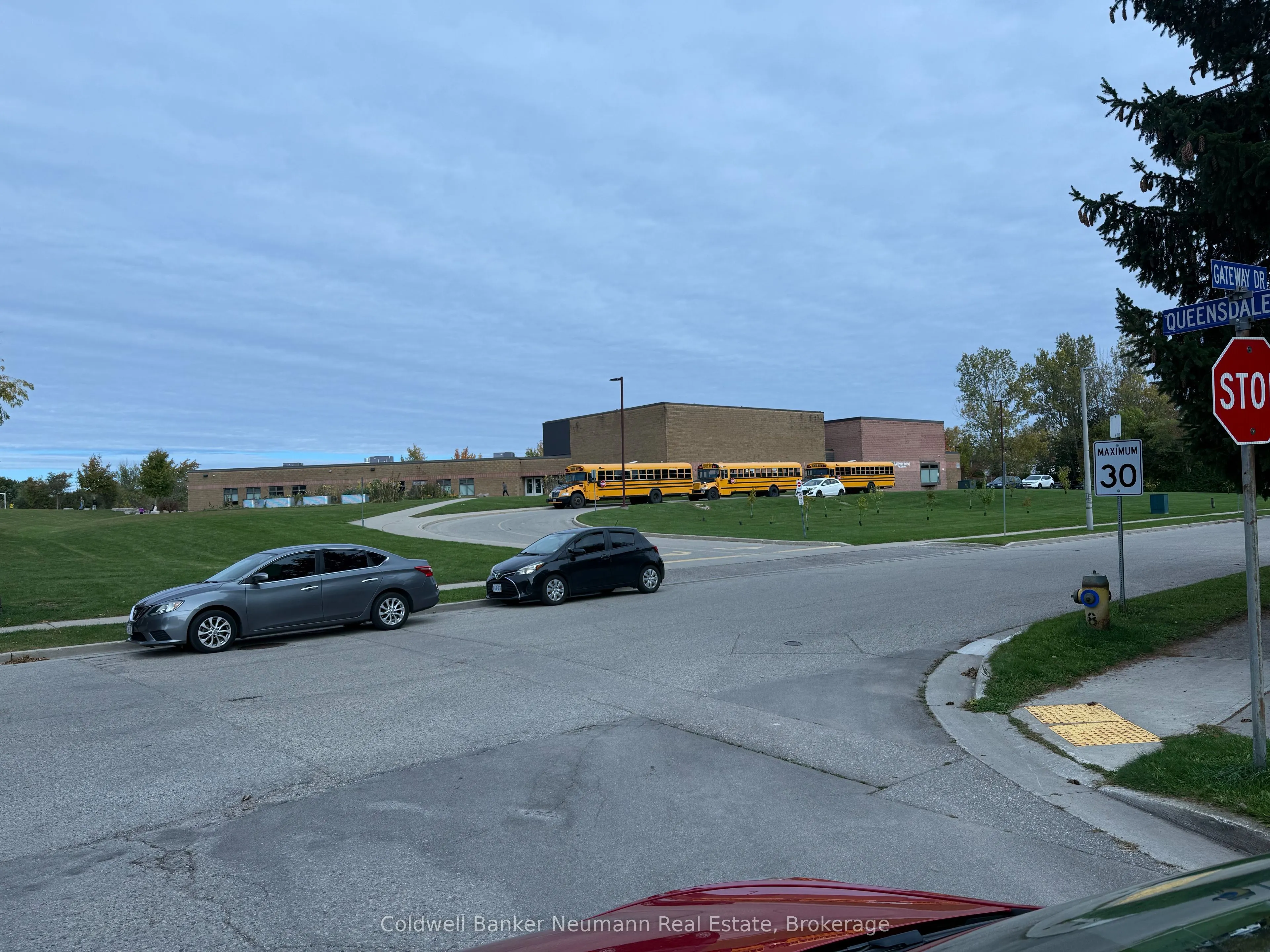 125 Queensdale Crescent