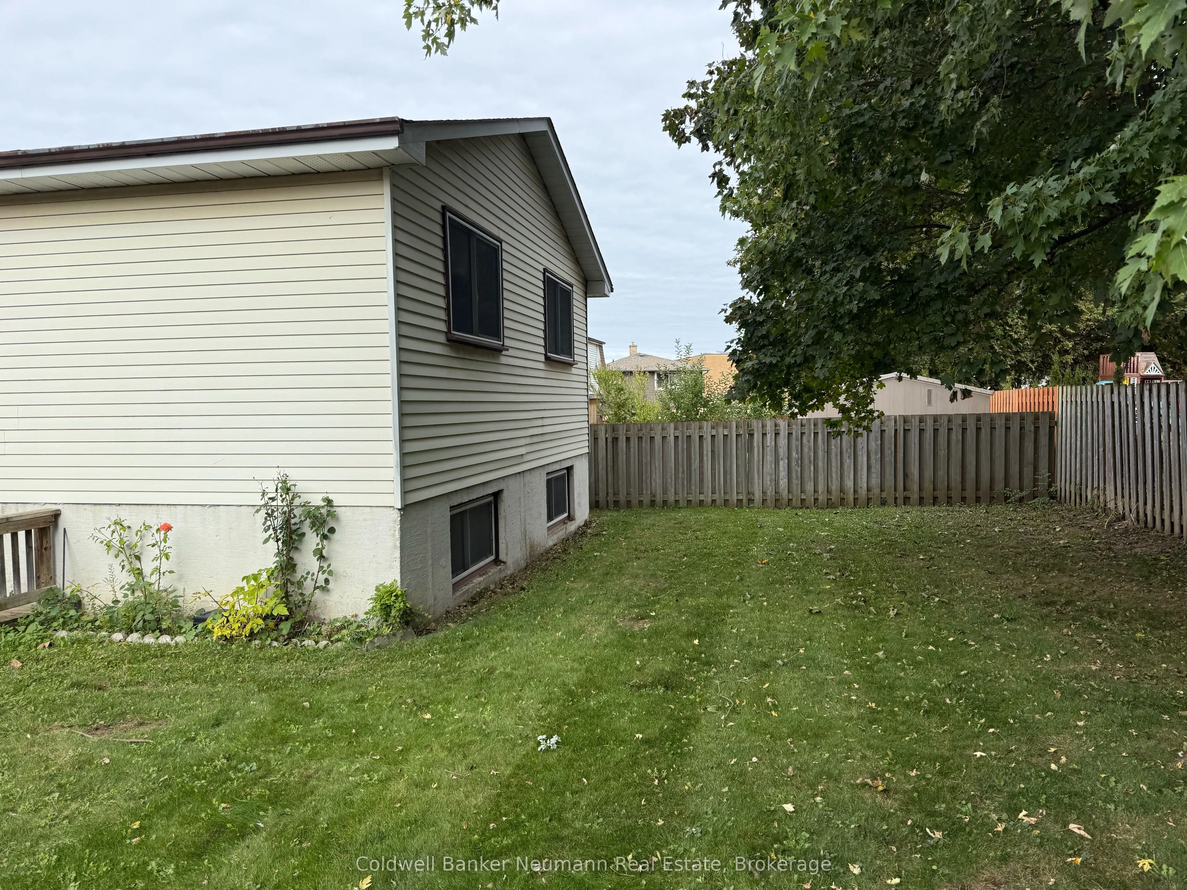 125 Queensdale Crescent