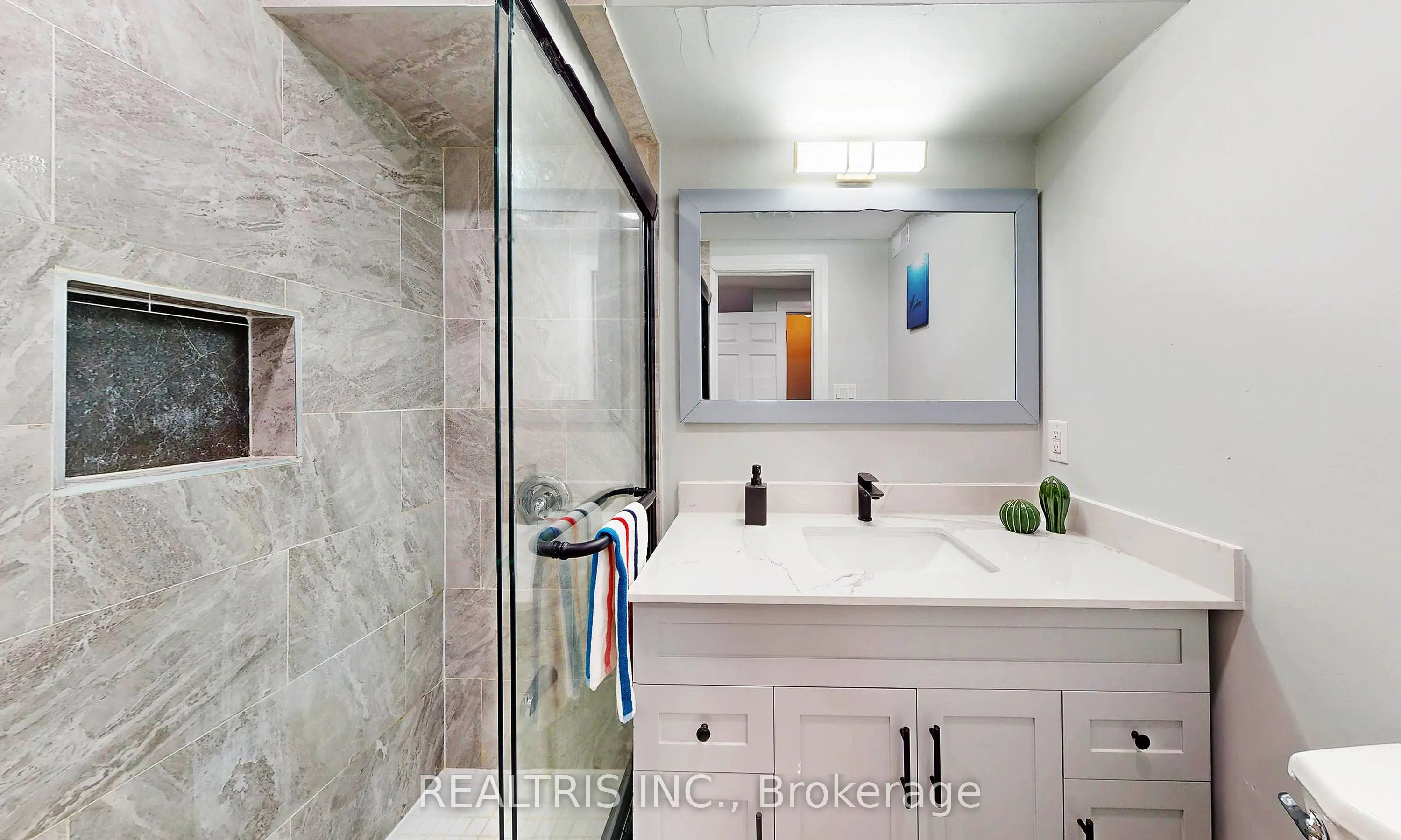 85 Eaglecrest Street, #Lower