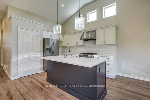 125 Old Field Lane S