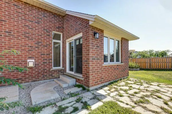 125 Old Field Lane S