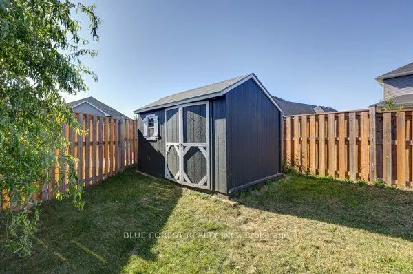 125 Old Field Lane S