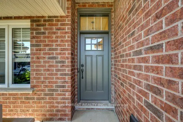 125 Old Field Lane S