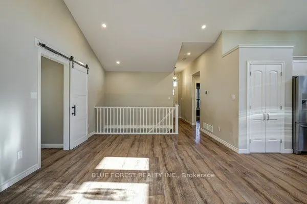 125 Old Field Lane S