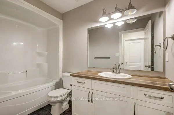 125 Old Field Lane S