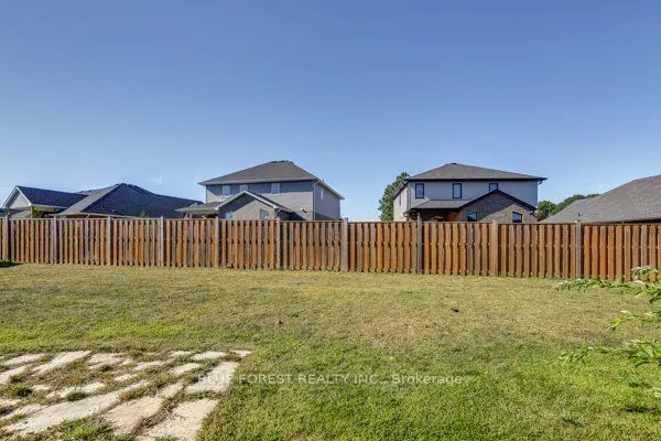 125 Old Field Lane S