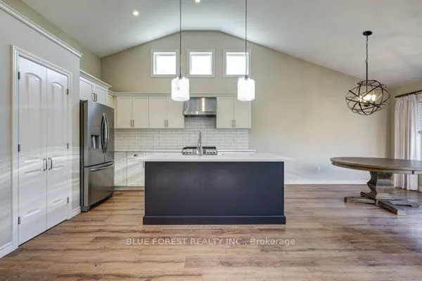 125 Old Field Lane S