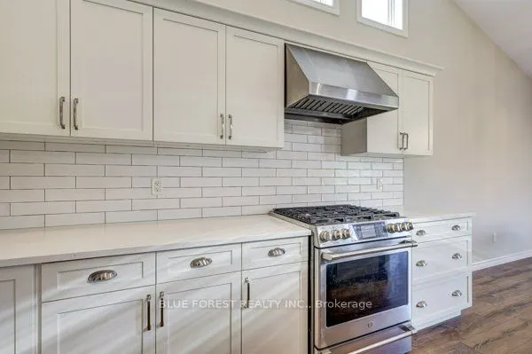 125 Old Field Lane S