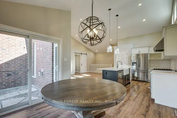 125 Old Field Lane S