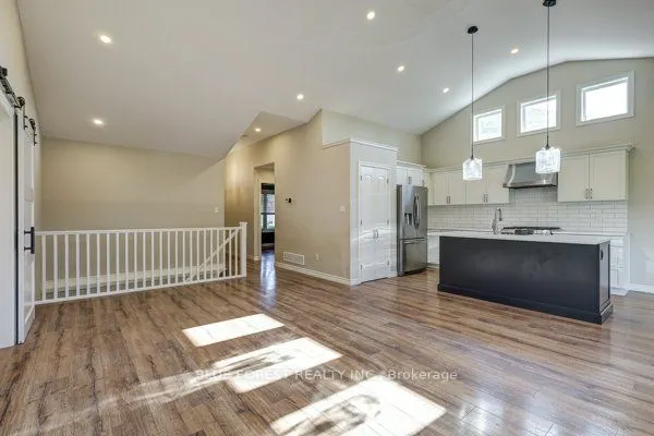 125 Old Field Lane S